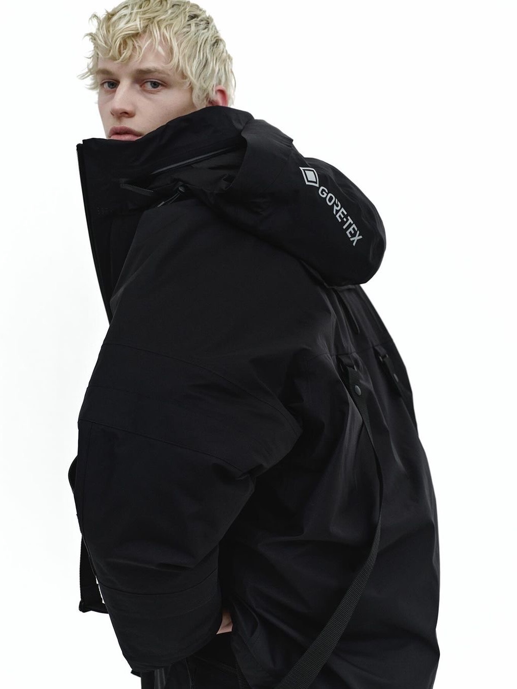 D-VEC x Primaloft Gore-Tex Product 40DY/CK 3L Jacket Black - 24FW, D-VEC Windstopper By Gore-Tex Labs 3L Pants Black - 24FW 착용 스타일 - 1