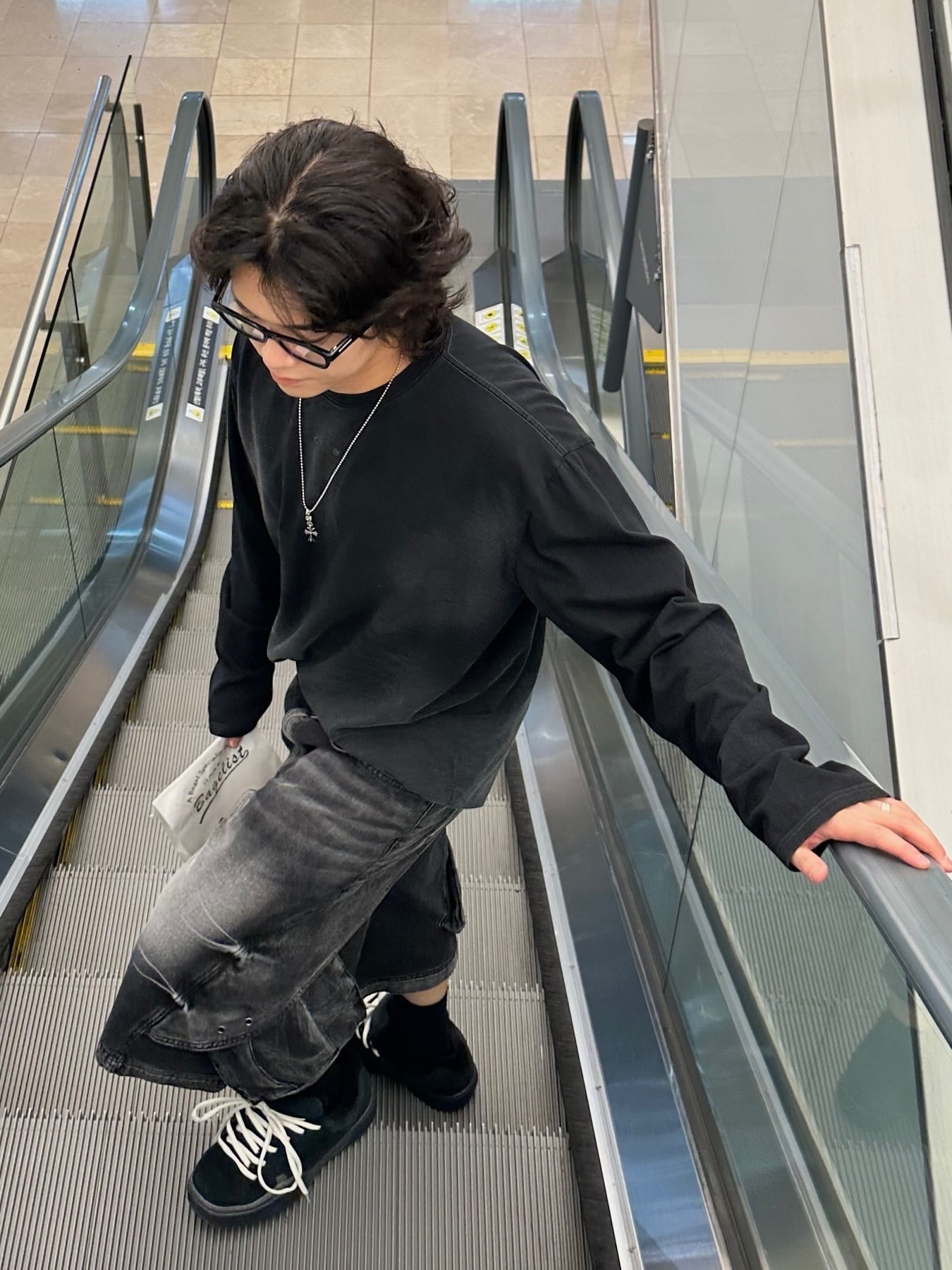 BLR Curved Cover Cargo Bermuda Washing Denim Pants Black 착용 스타일