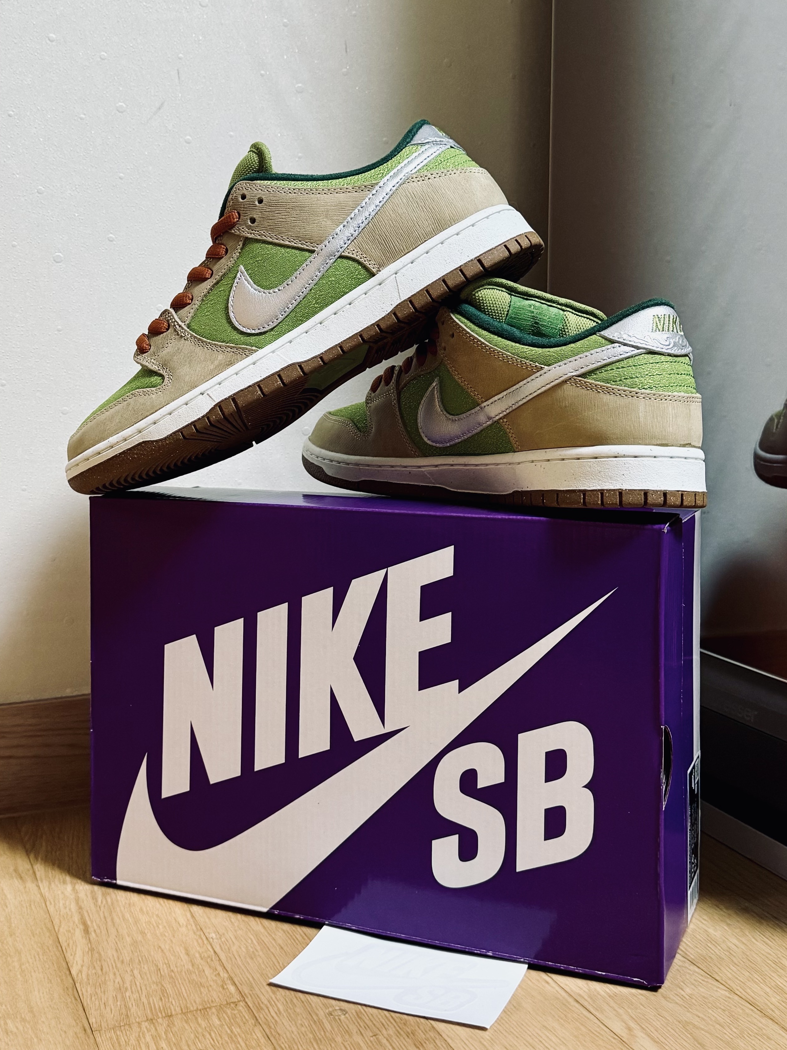 Nike SB Dunk Low Pro Sesame and Pear 착용 스타일