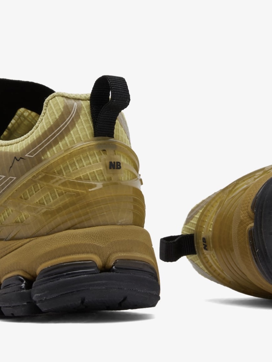 New Balance x Cayl 1906R Yellow, Dr. Martens x Pleasures Jorge Leather Mules Black 착용 스타일 - 2