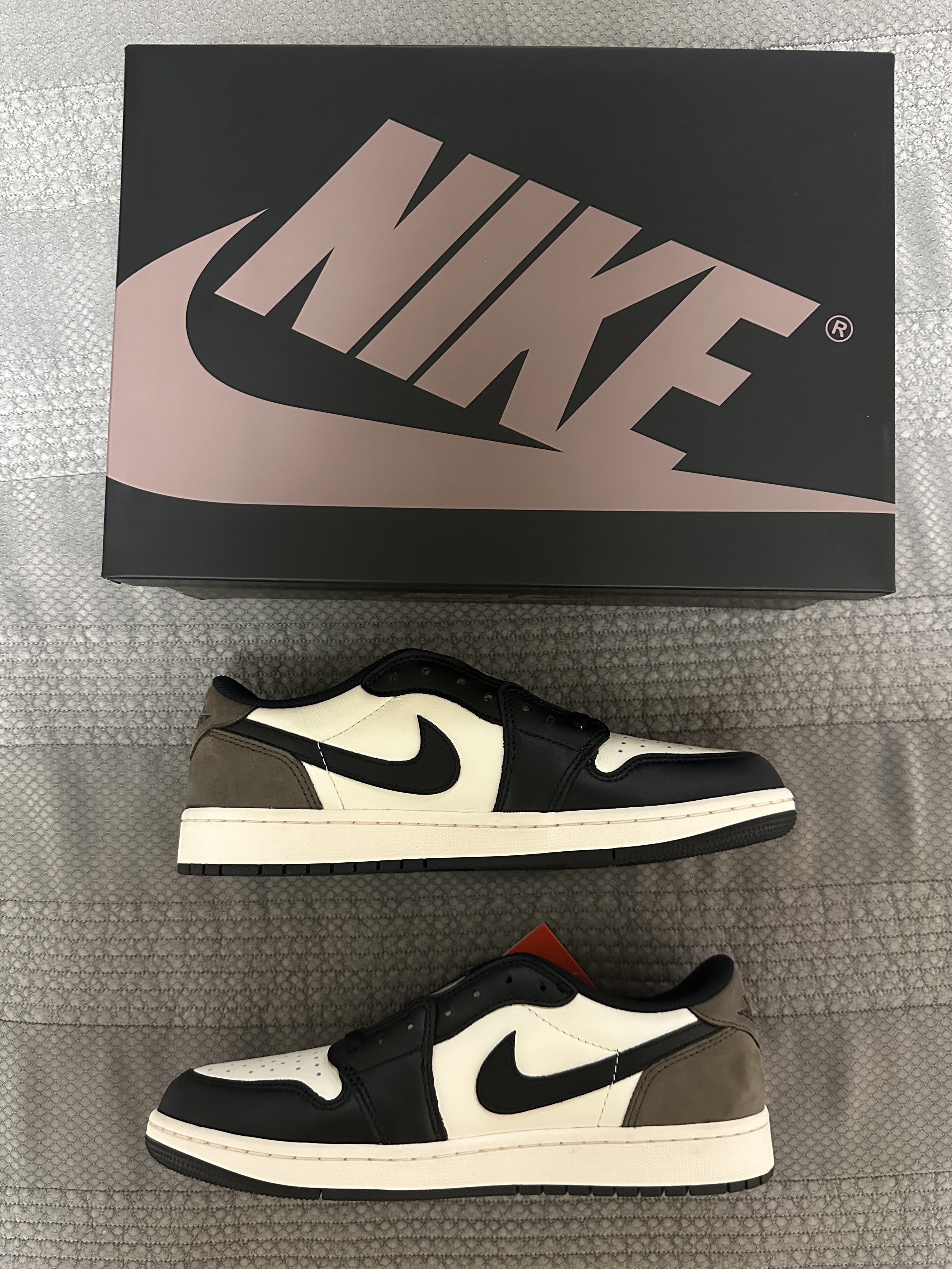 Jordan 1 Retro Low OG Mocha 착용 스타일 - 1