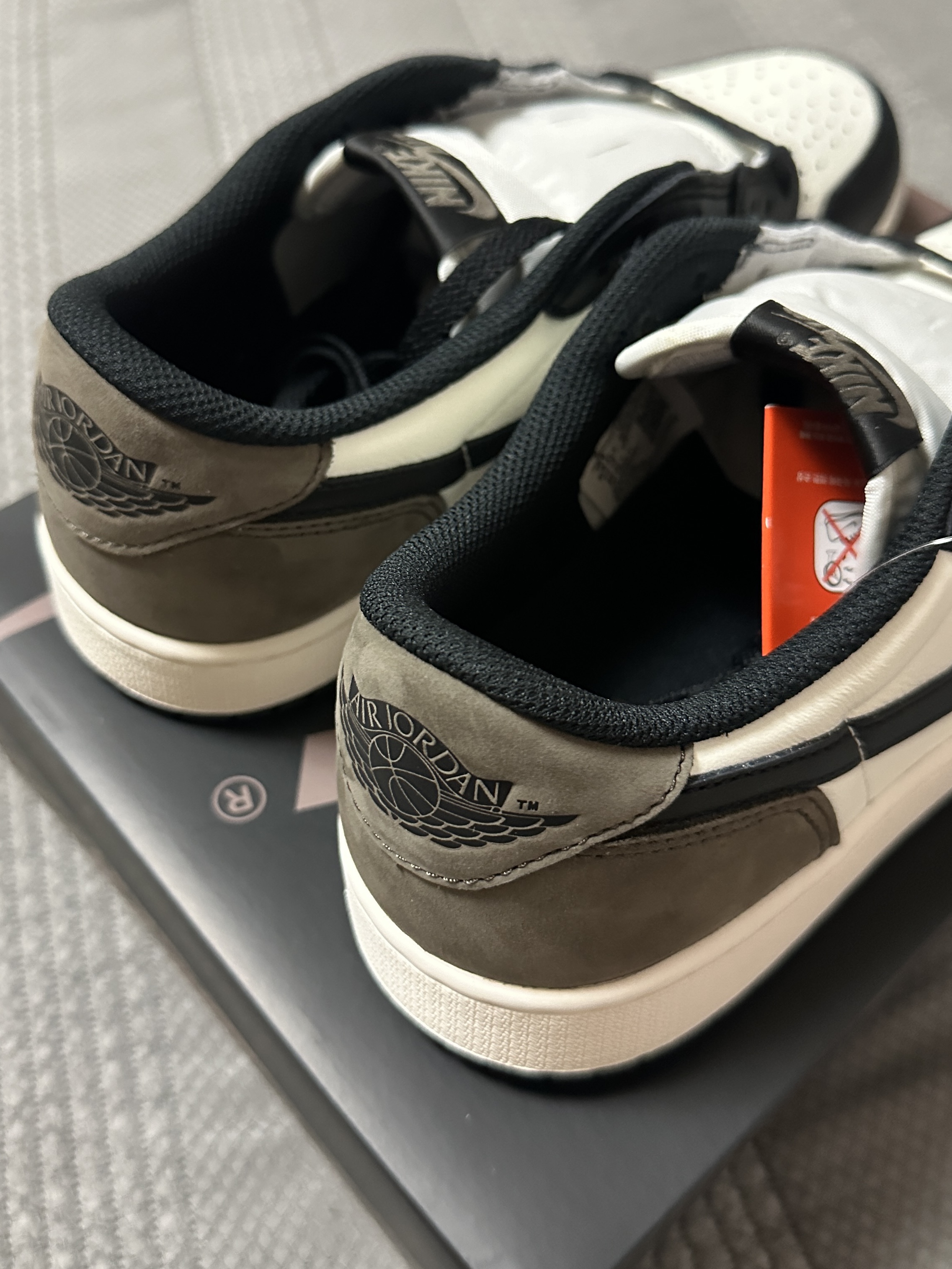 Jordan 1 Retro Low OG Mocha 착용 스타일 - 2