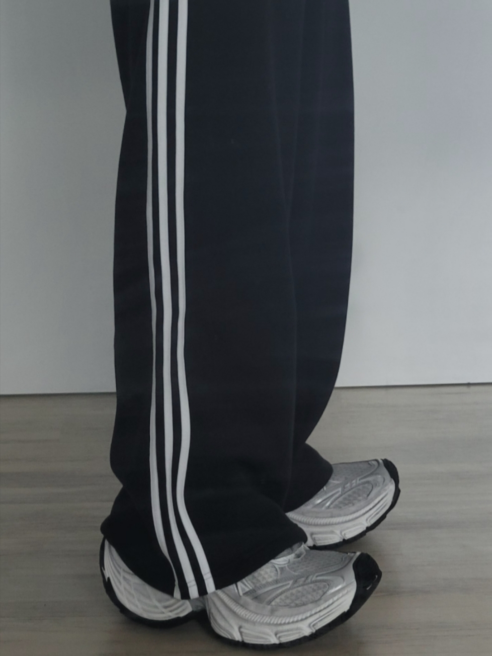 Balenciaga 10XL Sneakers White Grey Silver Black, (W) Adidas Essentials 3-Stripes French Terry Wide Pants Black - KR Sizing 착용 스타일 - 2