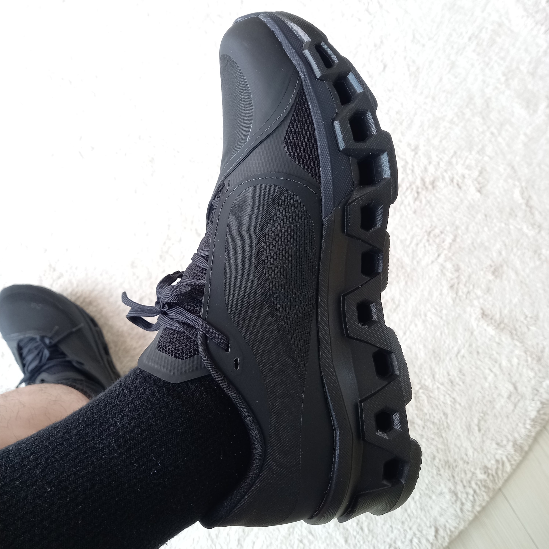On Running x Post Archive Faction (Paf) Cloudmonster 2 Black Magnet 착용 스타일 - 4