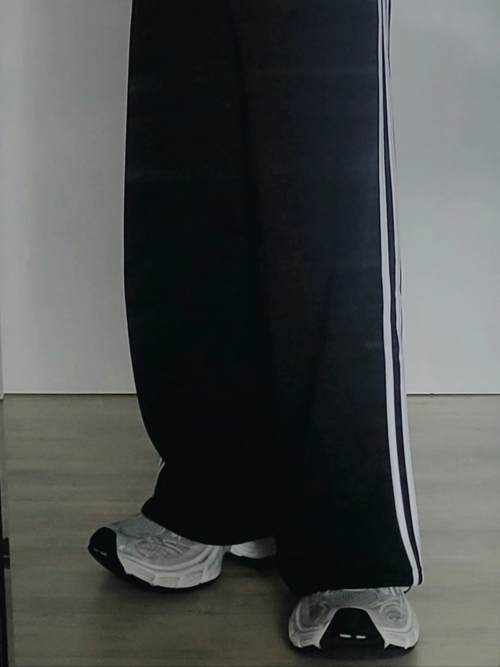Balenciaga 10XL Sneakers White Grey Silver Black, (W) Adidas Essentials 3-Stripes French Terry Wide Pants Black - KR Sizing 착용 스타일 - 3
