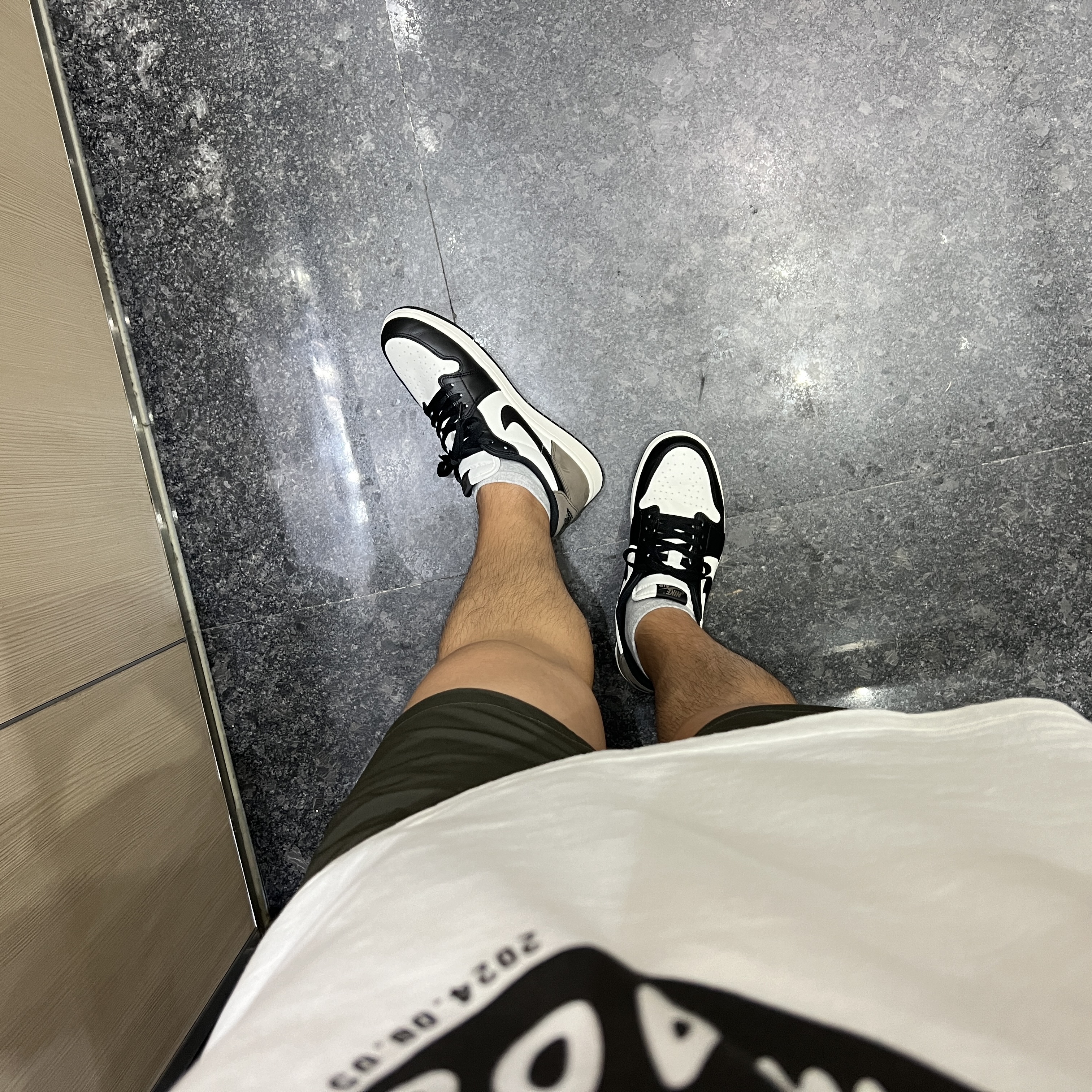 Jordan 1 Retro Low OG Mocha 착용 스타일