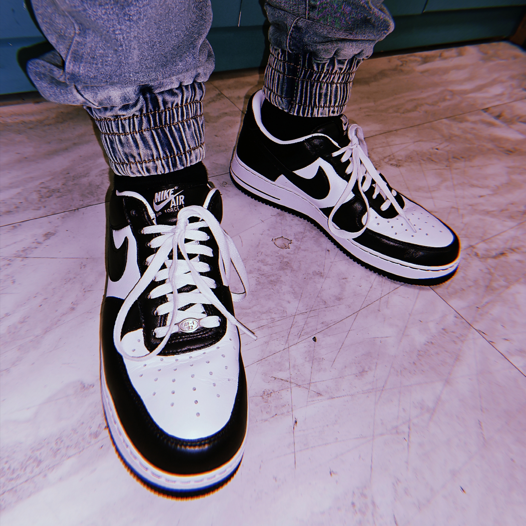 Nike x Terror Squad Air Force 1 Low QS Blackout 착용 스타일 - 1