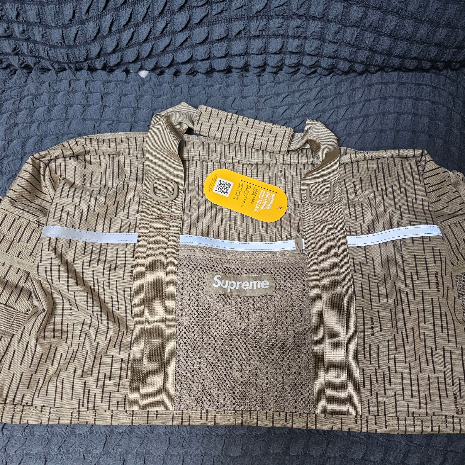 Supreme Duffle Bag Tan Raindrop - 24FW 착용 스타일 - 1