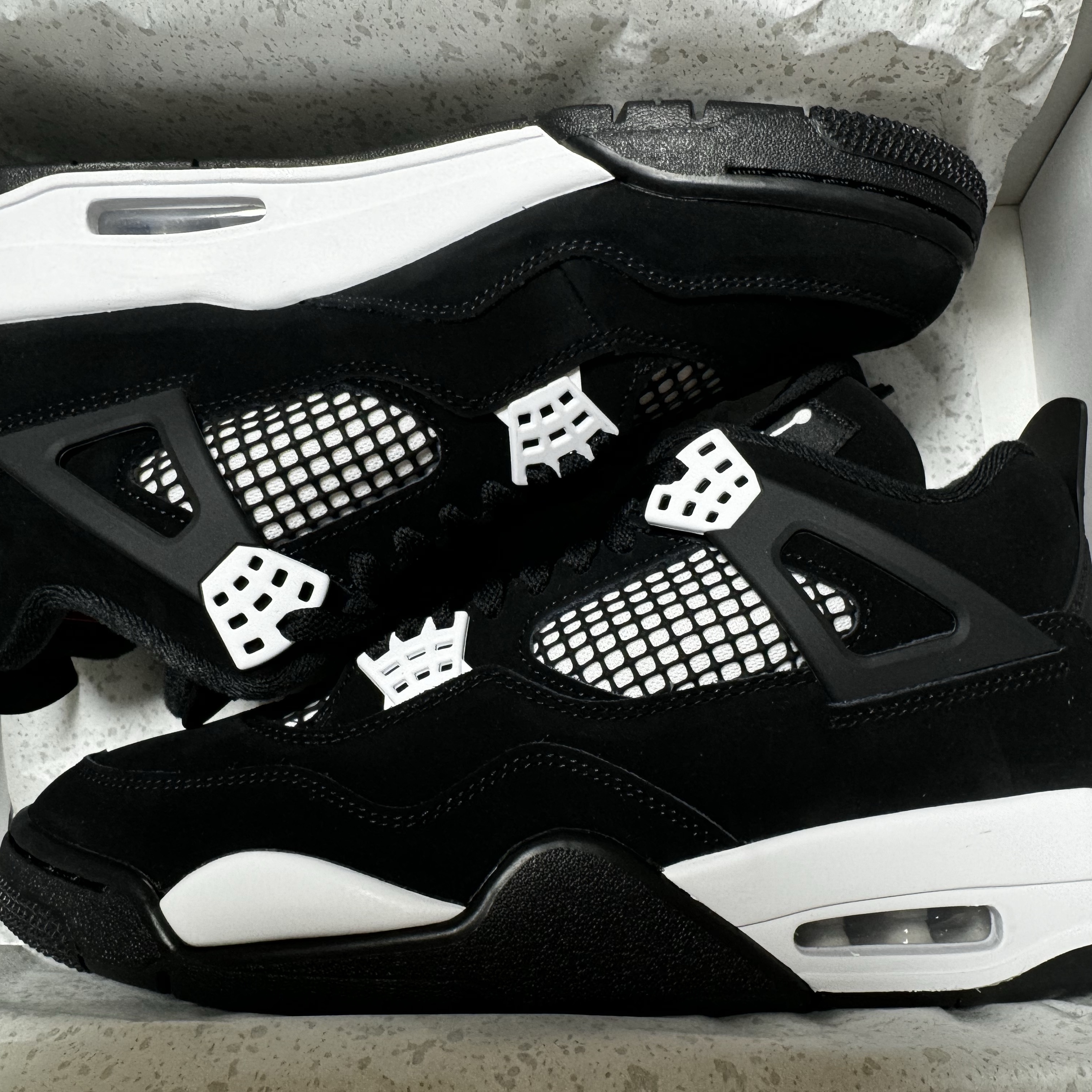 Jordan 4 Retro White Thunder 착용 스타일 - 3