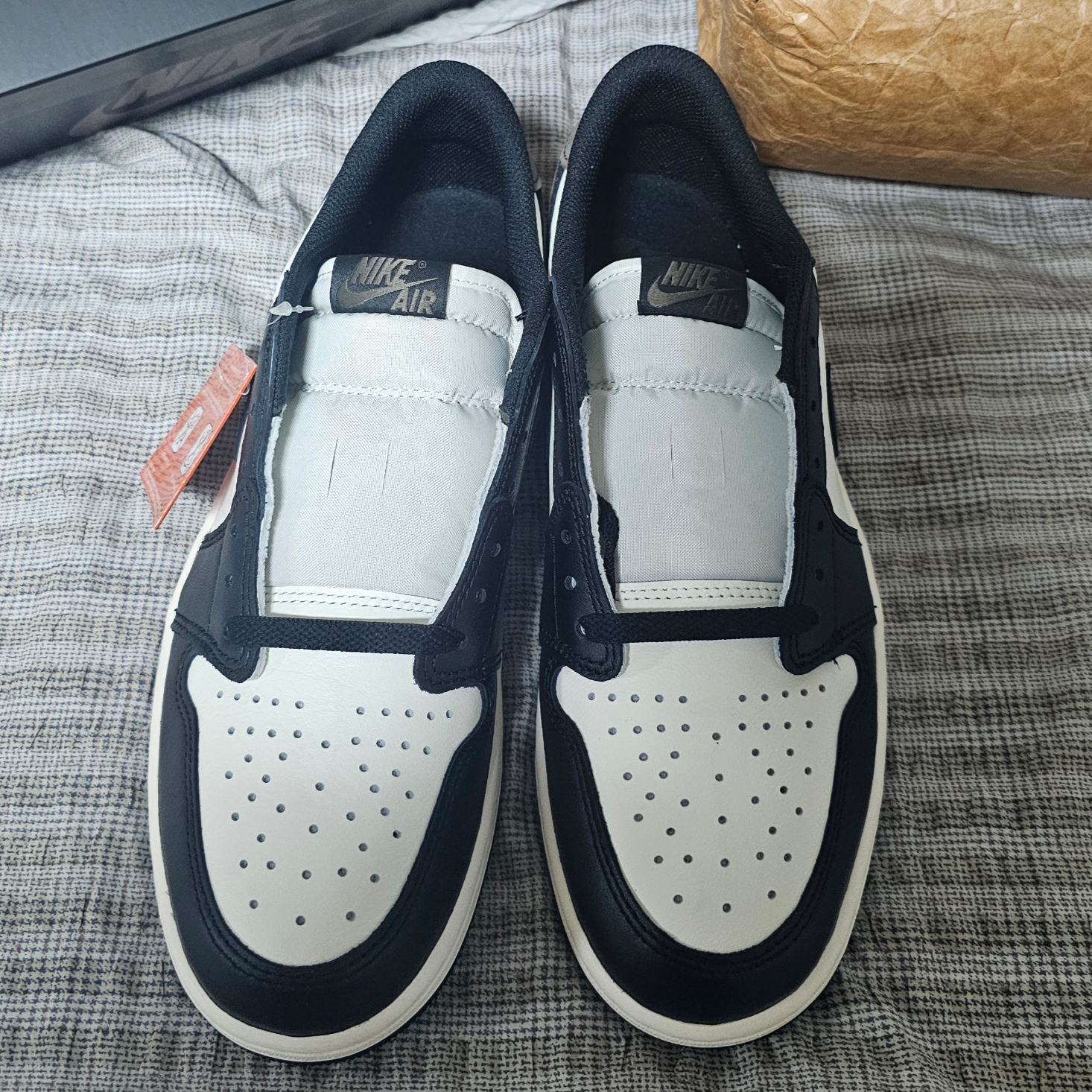 Jordan 1 Retro Low OG Mocha 착용 스타일 - 2