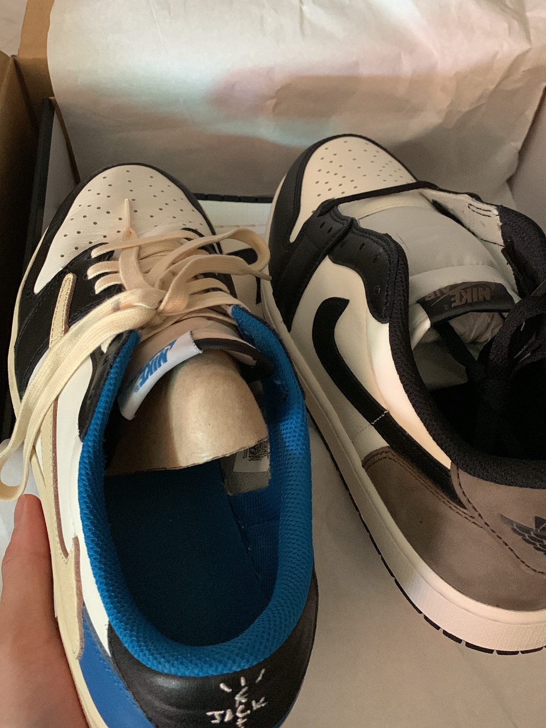 Jordan 1 x Travis Scott x Fragment Retro Low OG SP Military Blue, Jordan 1 Retro Low OG Mocha 착용 스타일 - 1