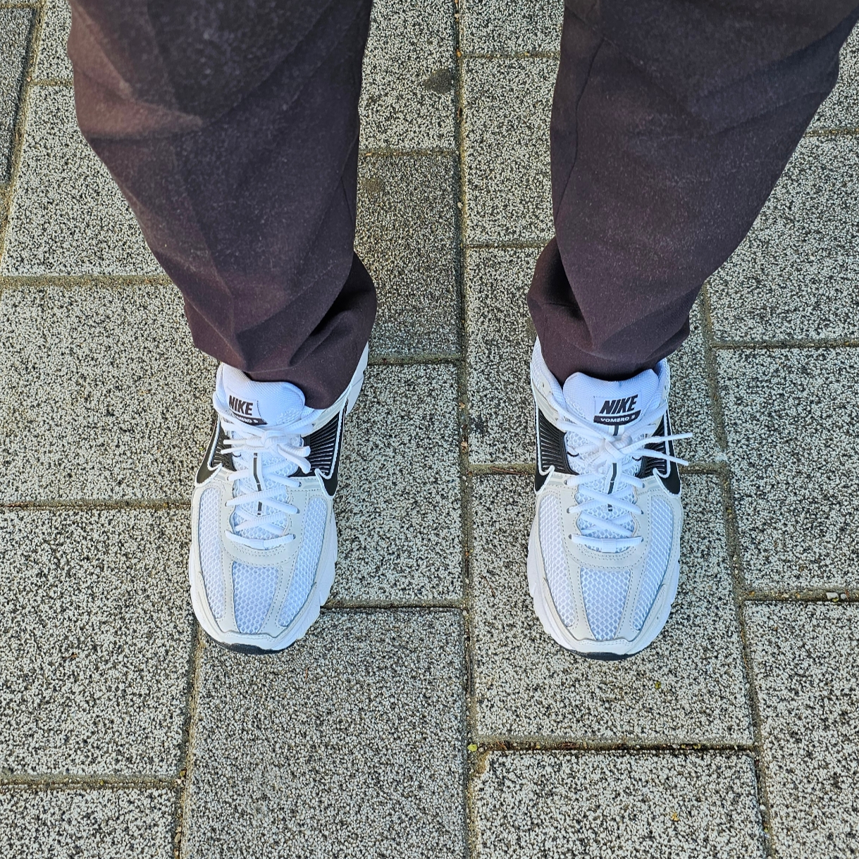 Nike Zoom Vomero 5 White Platinum Tint 착용 스타일 - 2