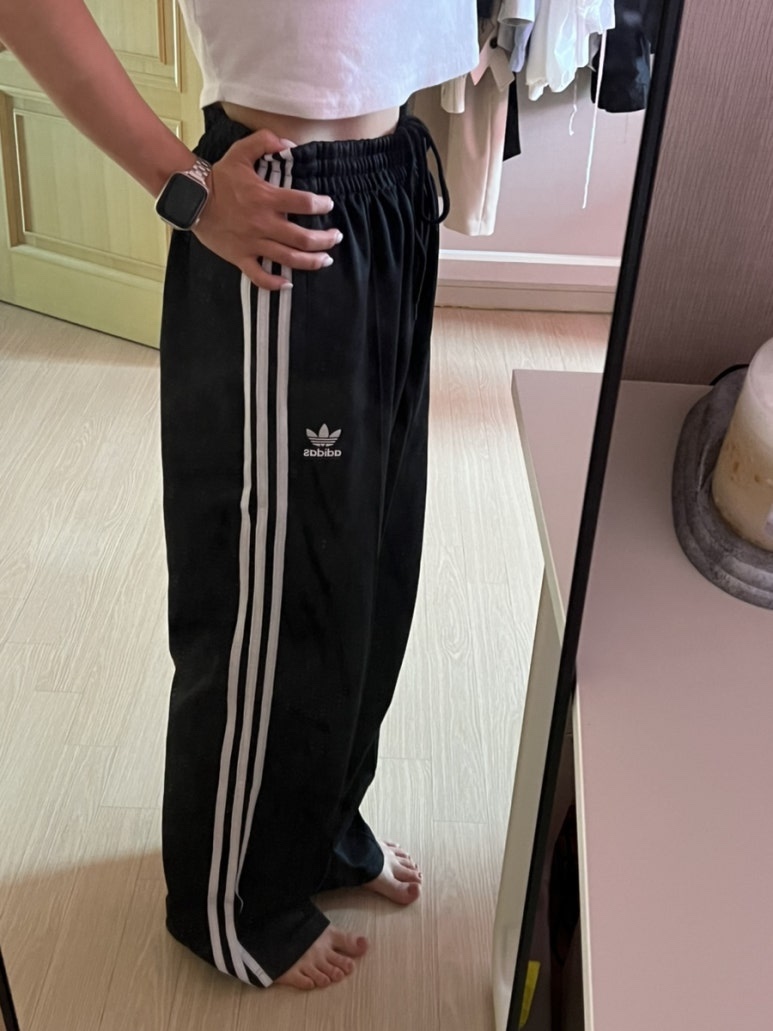 Adidas Adicolor Baggy Fit Firebird Track Pants Black - KR Sizing 착용 스타일 - 2