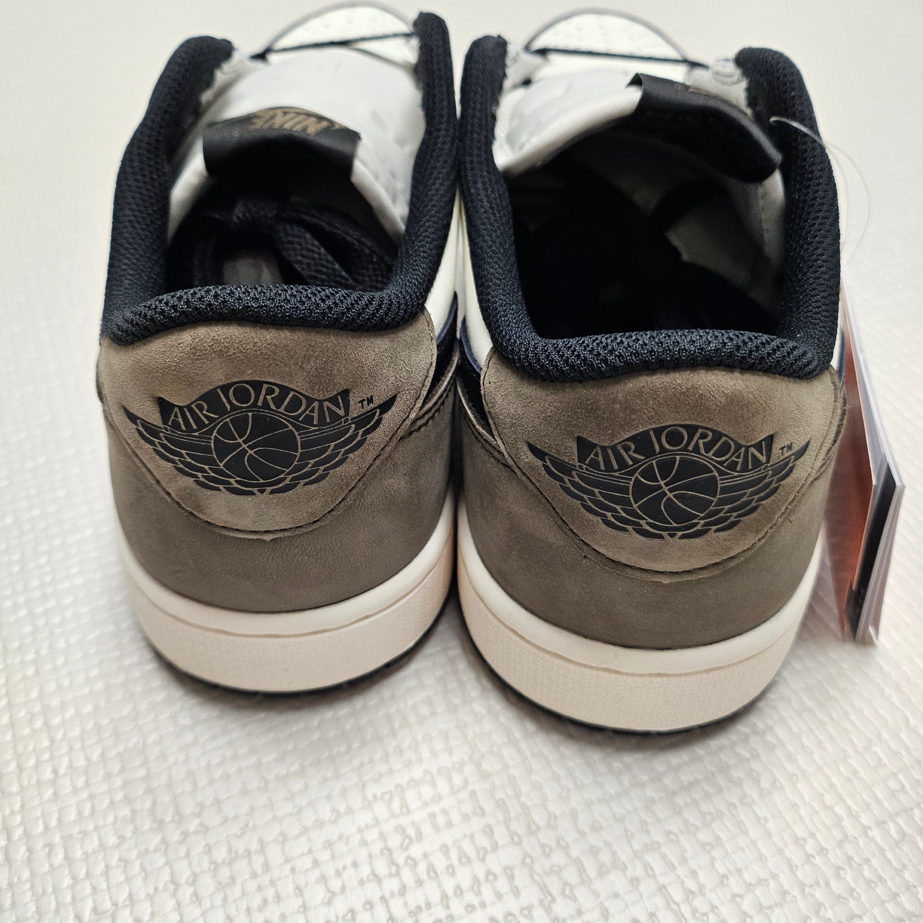 Jordan 1 Retro Low OG Mocha 착용 스타일 - 3