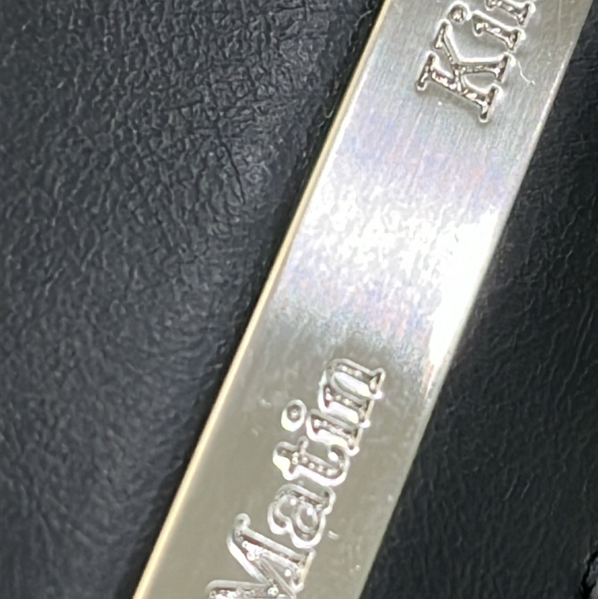 Matin Kim Vintage Card Wallet Black 착용 스타일