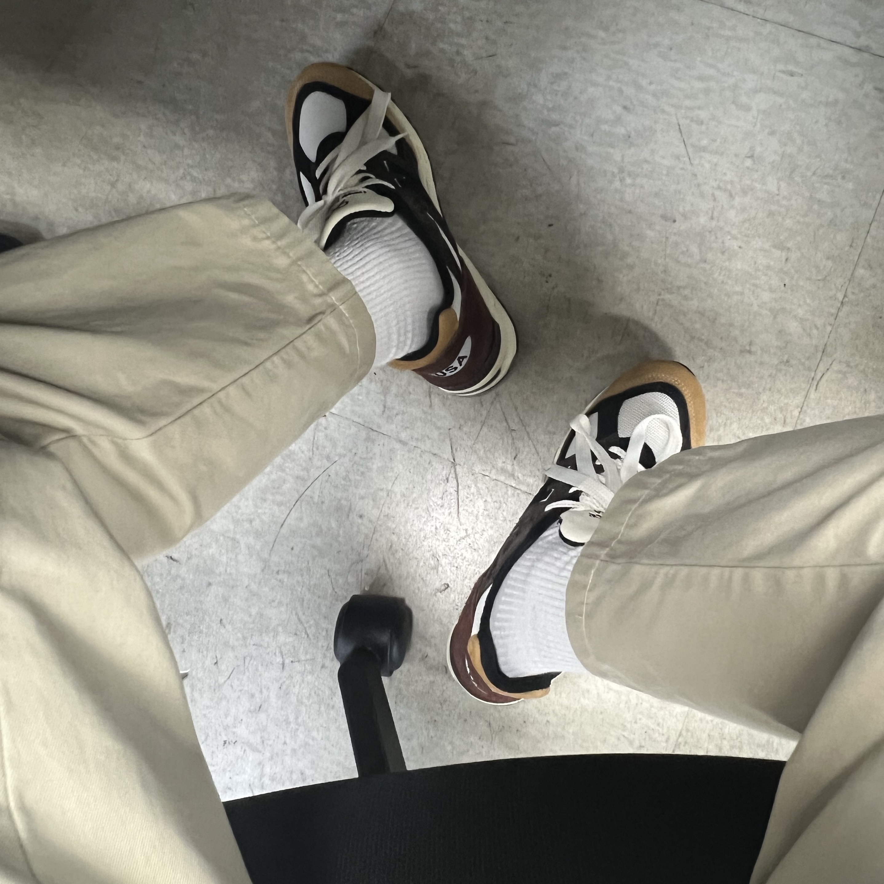 New Balance 990v2 Made in USA Brown Beige 착용 스타일