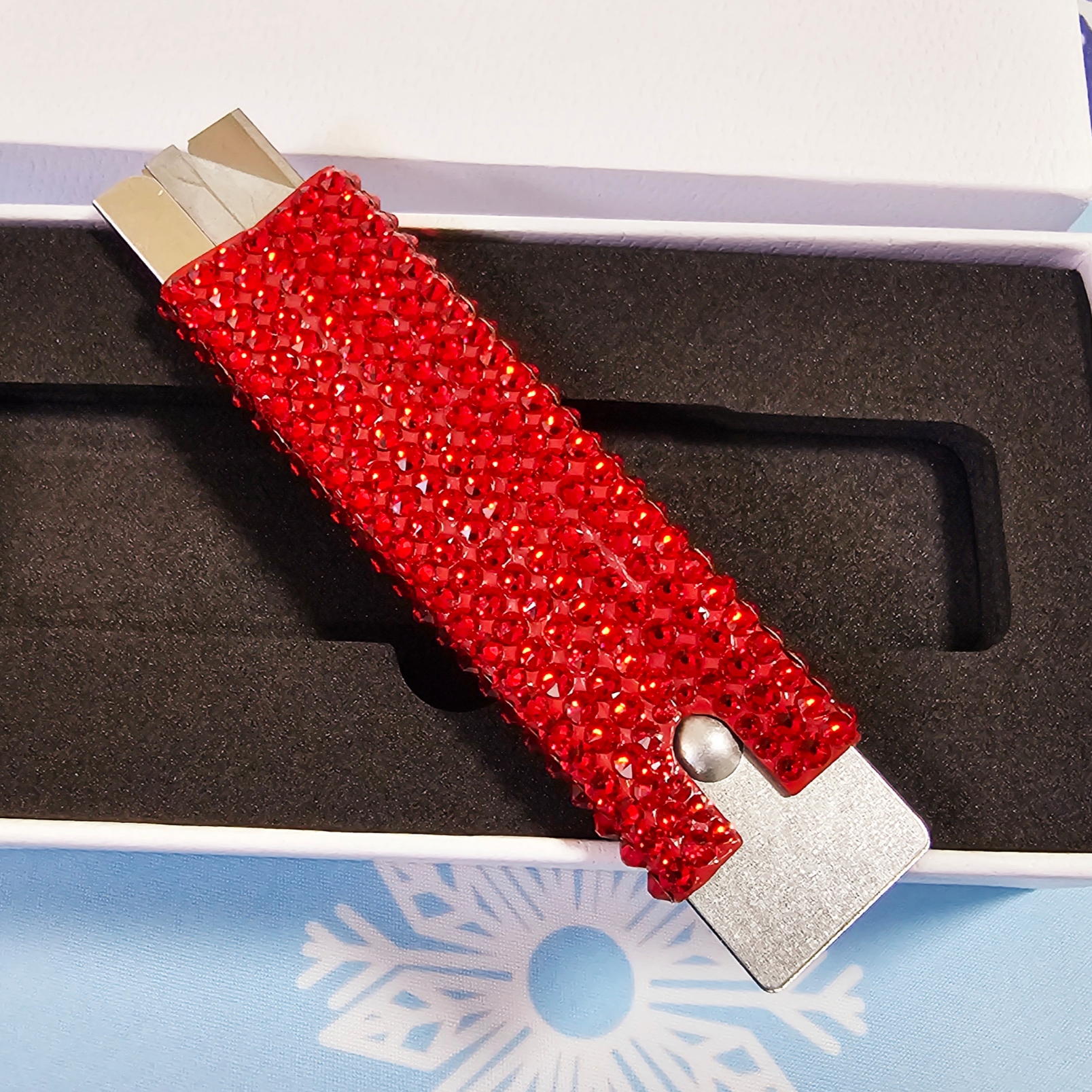 Supreme x Swarovski Crystal Box Cutter Red - 24FW 착용 스타일 - 3