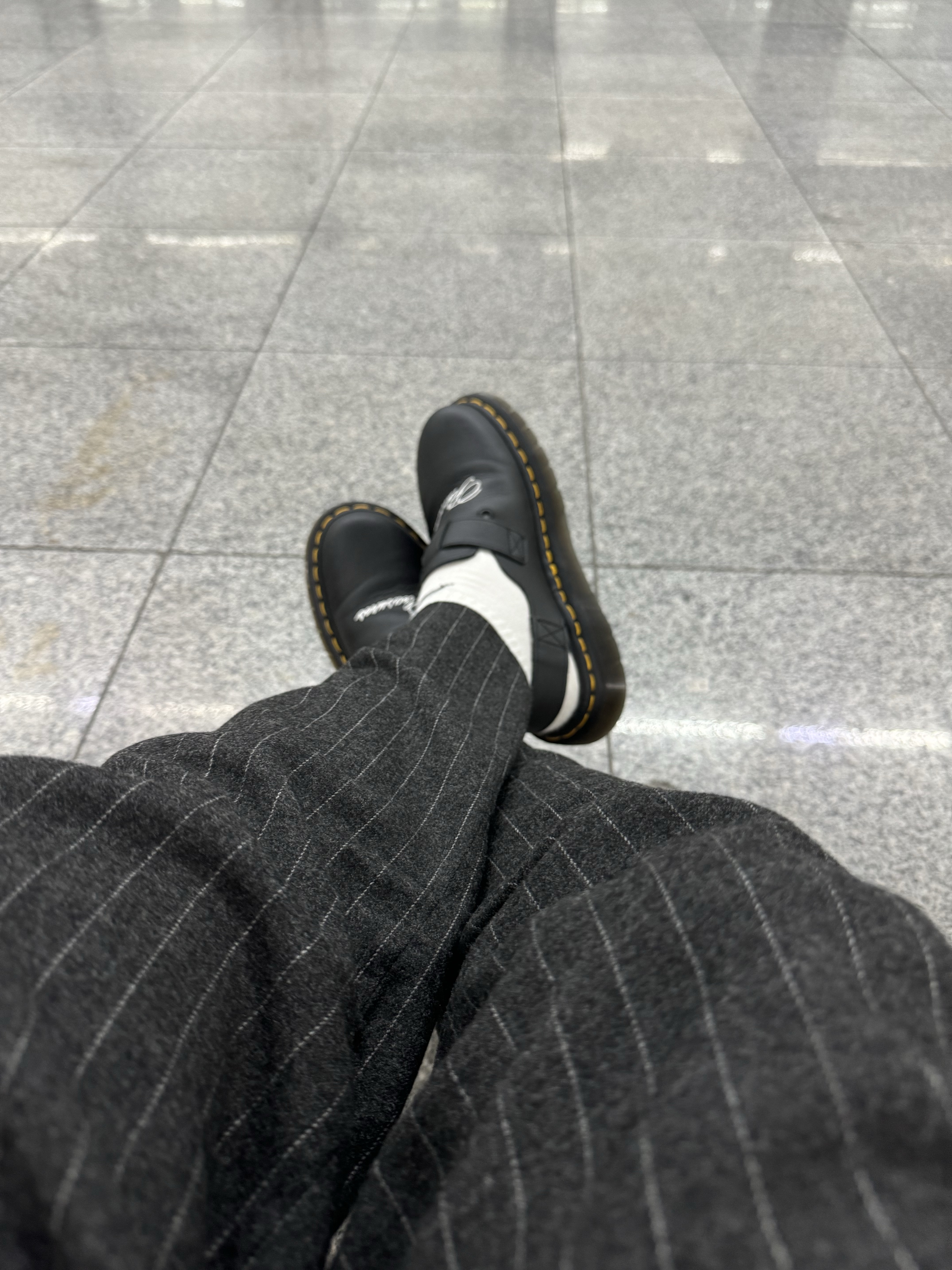 New Balance x Cayl 1906R Yellow, Dr. Martens x Pleasures Jorge Leather Mules Black 착용 스타일 - 4