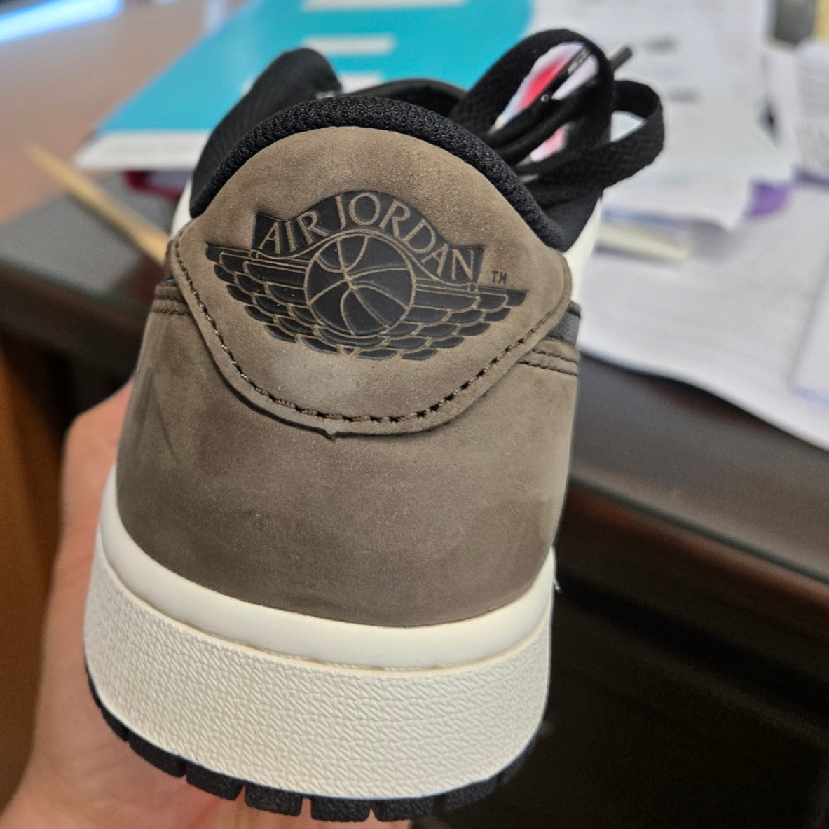Jordan 1 Retro Low OG Mocha 착용 스타일 - 2