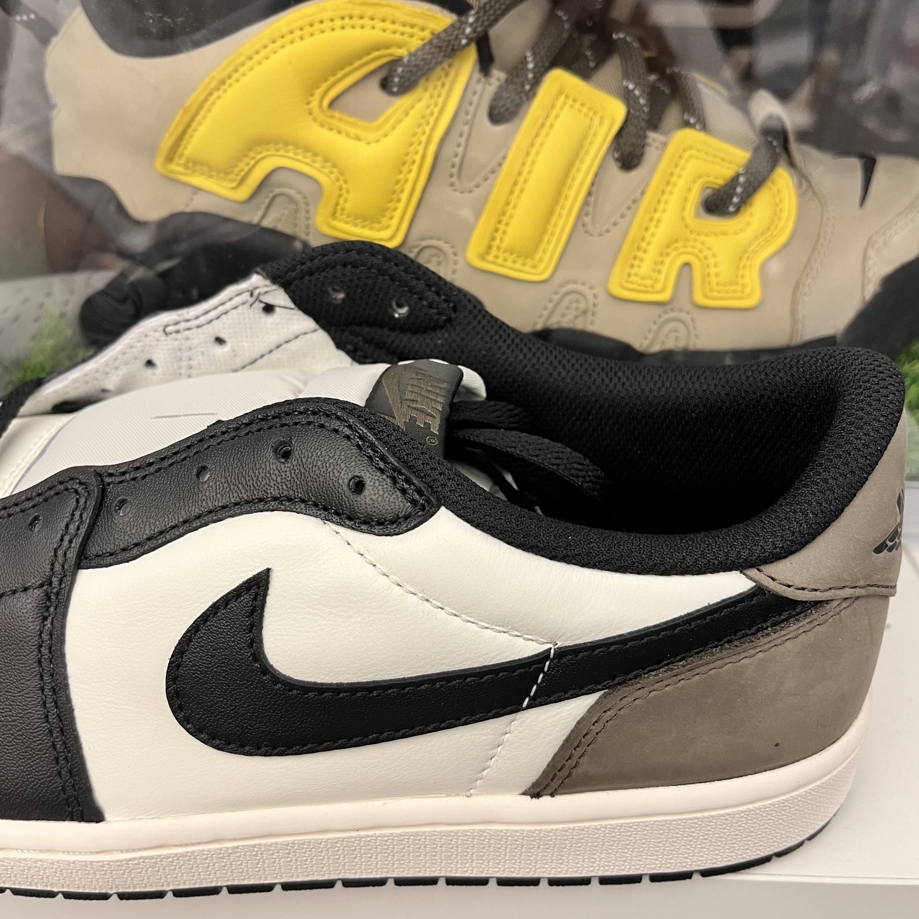 Jordan 1 Retro Low OG Mocha 착용 스타일 - 3