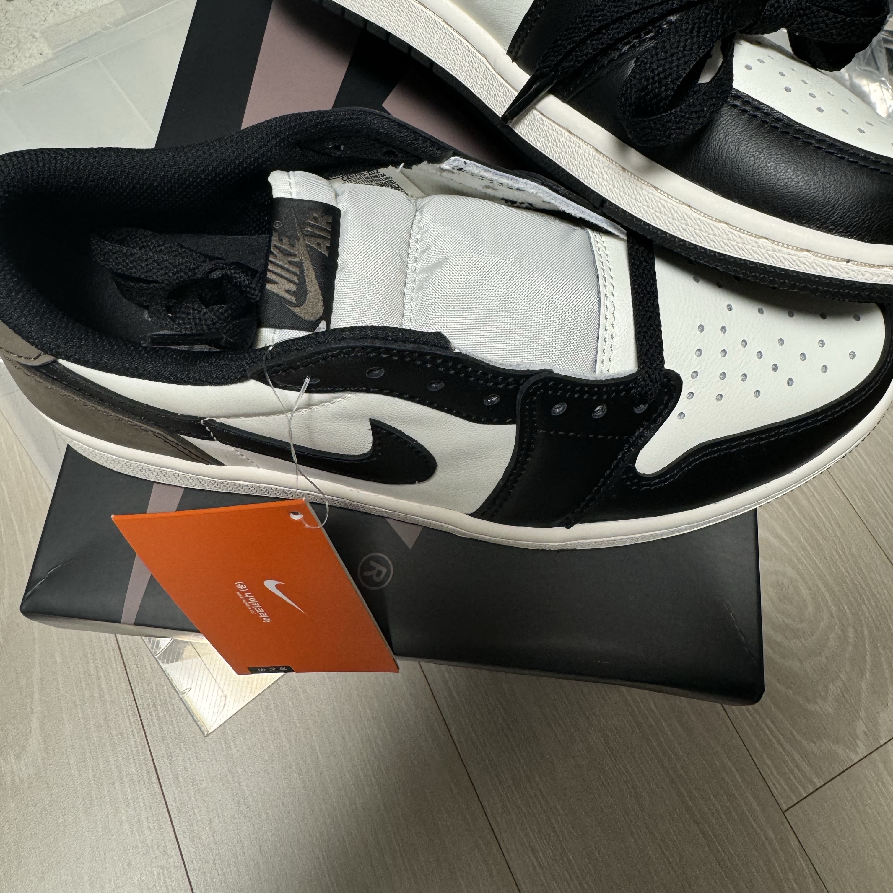Jordan 1 Retro Low OG Mocha 착용 스타일