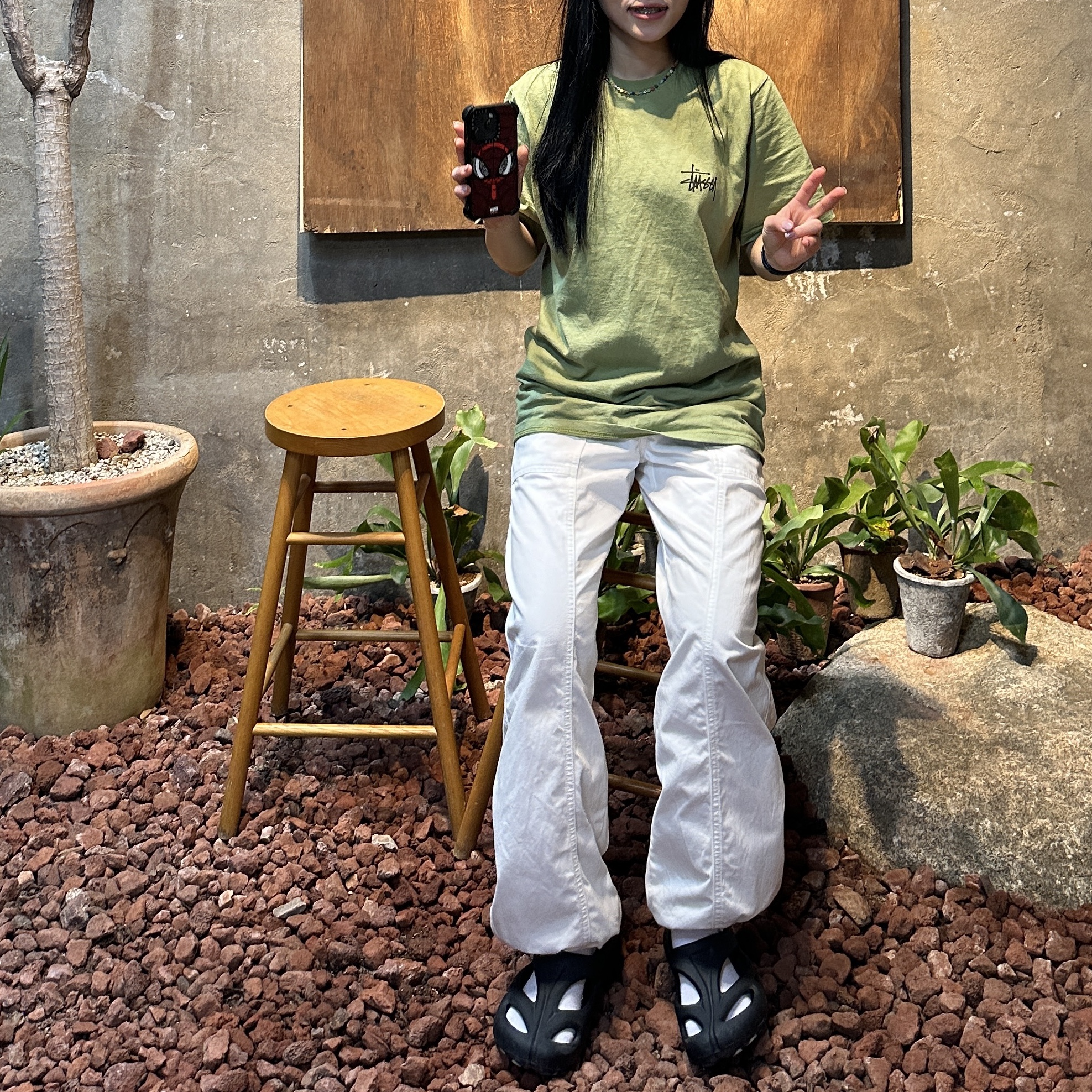 Stussy Basic Stussy T-Shirt Moss 2023, Keen Shanti Black Dawn Blue 착용 스타일 - 3