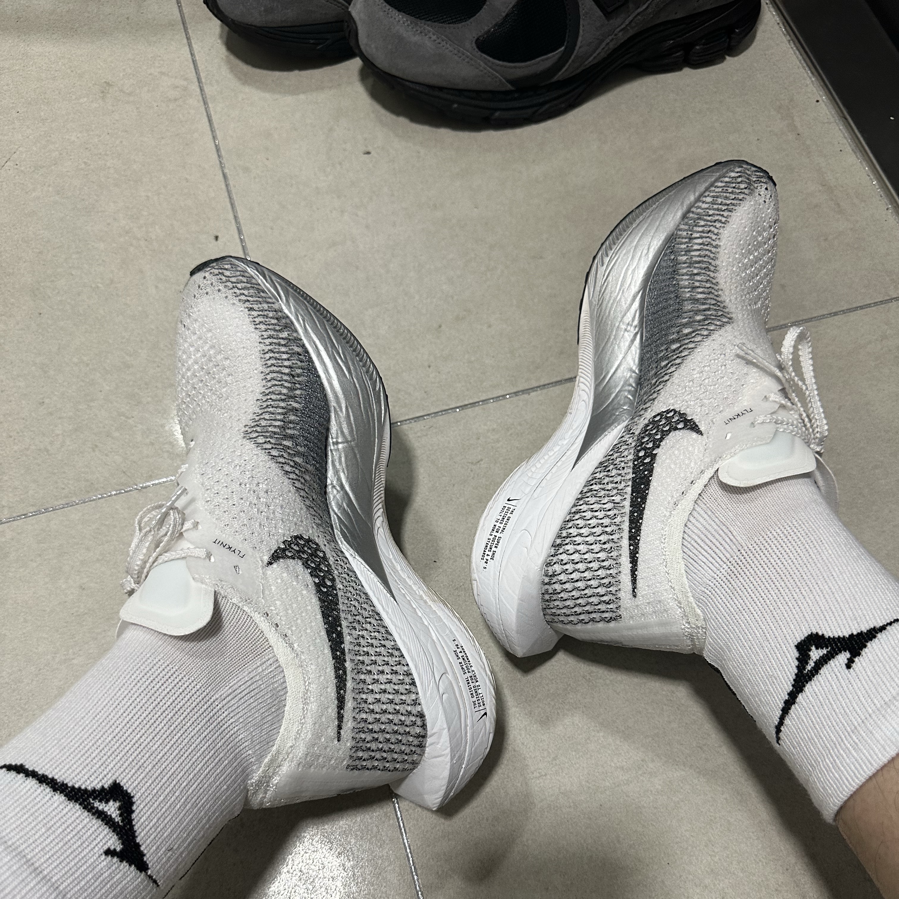 Nike ZoomX Vaporfly Next% 3 White Grey 착용 스타일