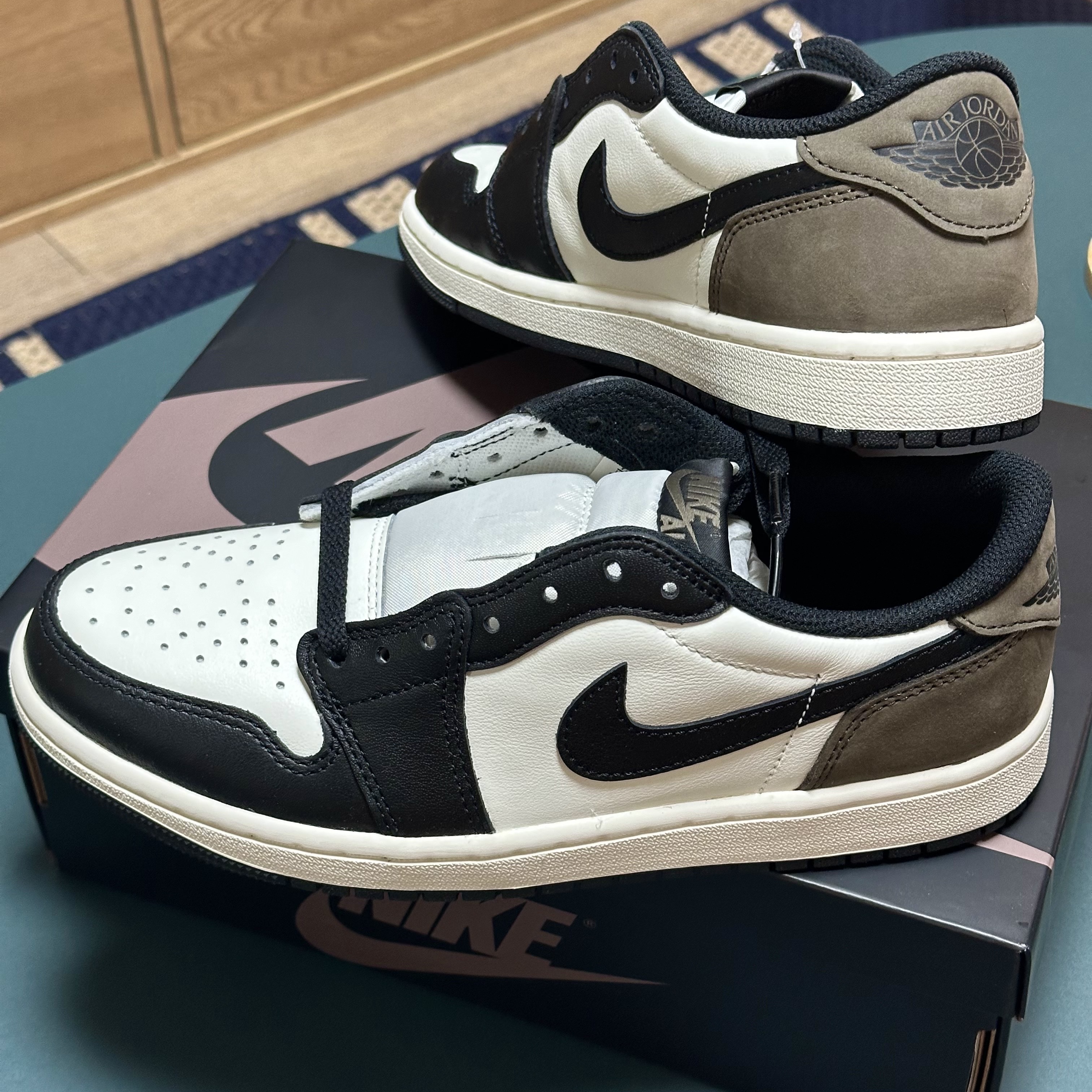 Jordan 1 Retro Low OG Mocha 착용 스타일