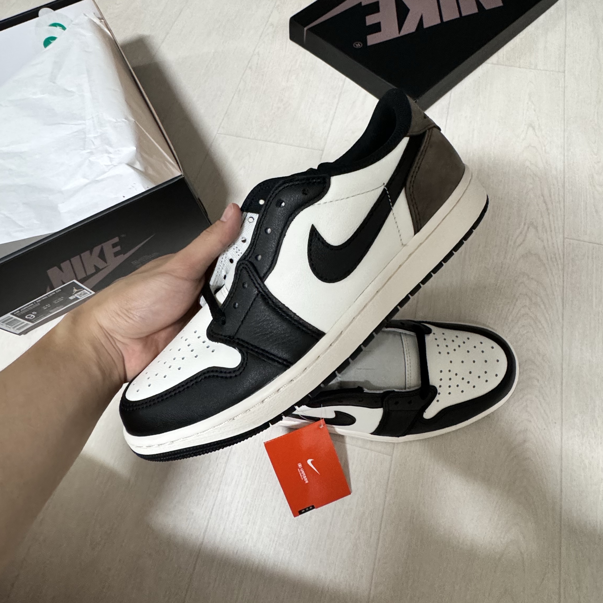 Jordan 1 Retro Low OG Mocha 착용 스타일