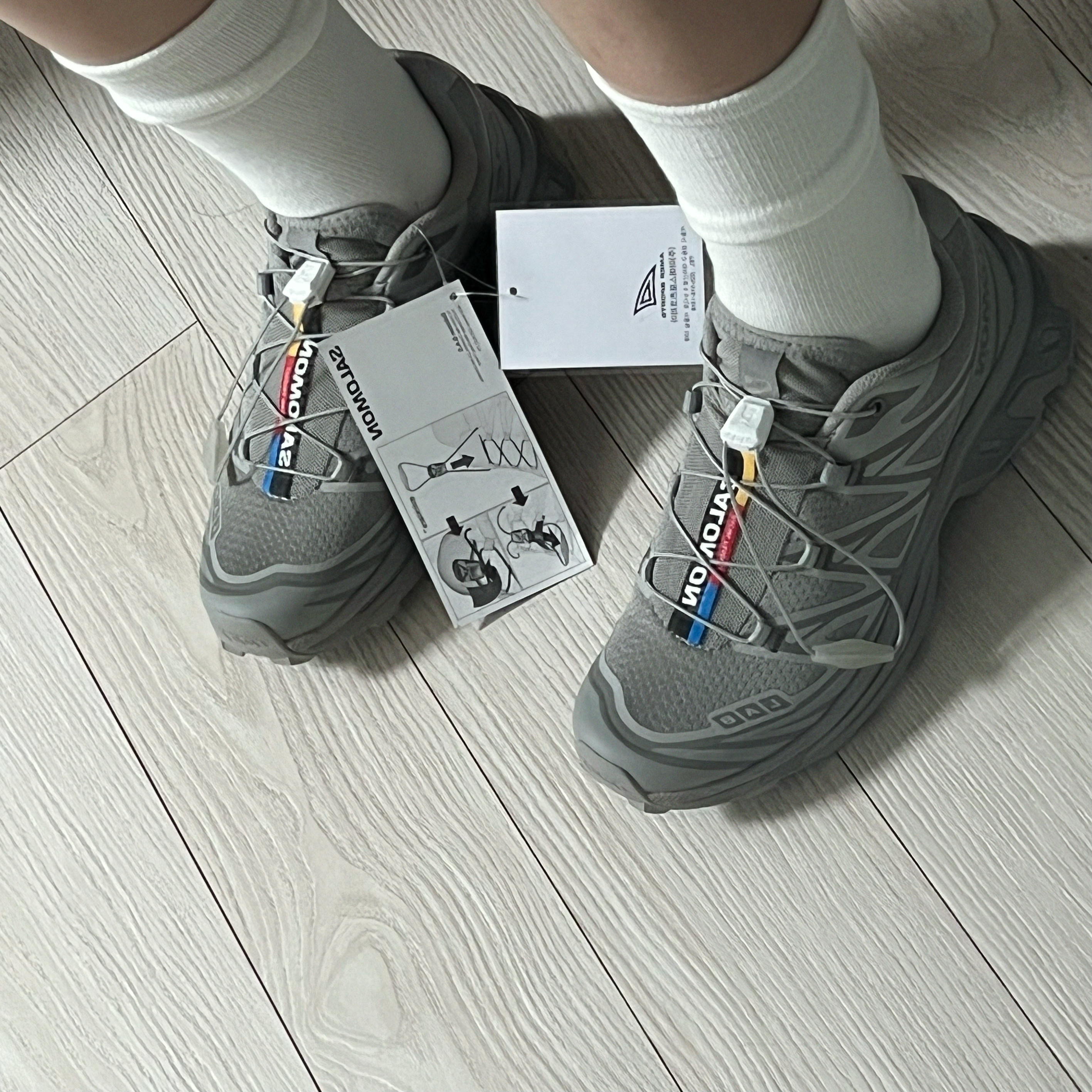 Salomon XT-6 Ghost Gray Gray Flannel 착용 스타일 - 1
