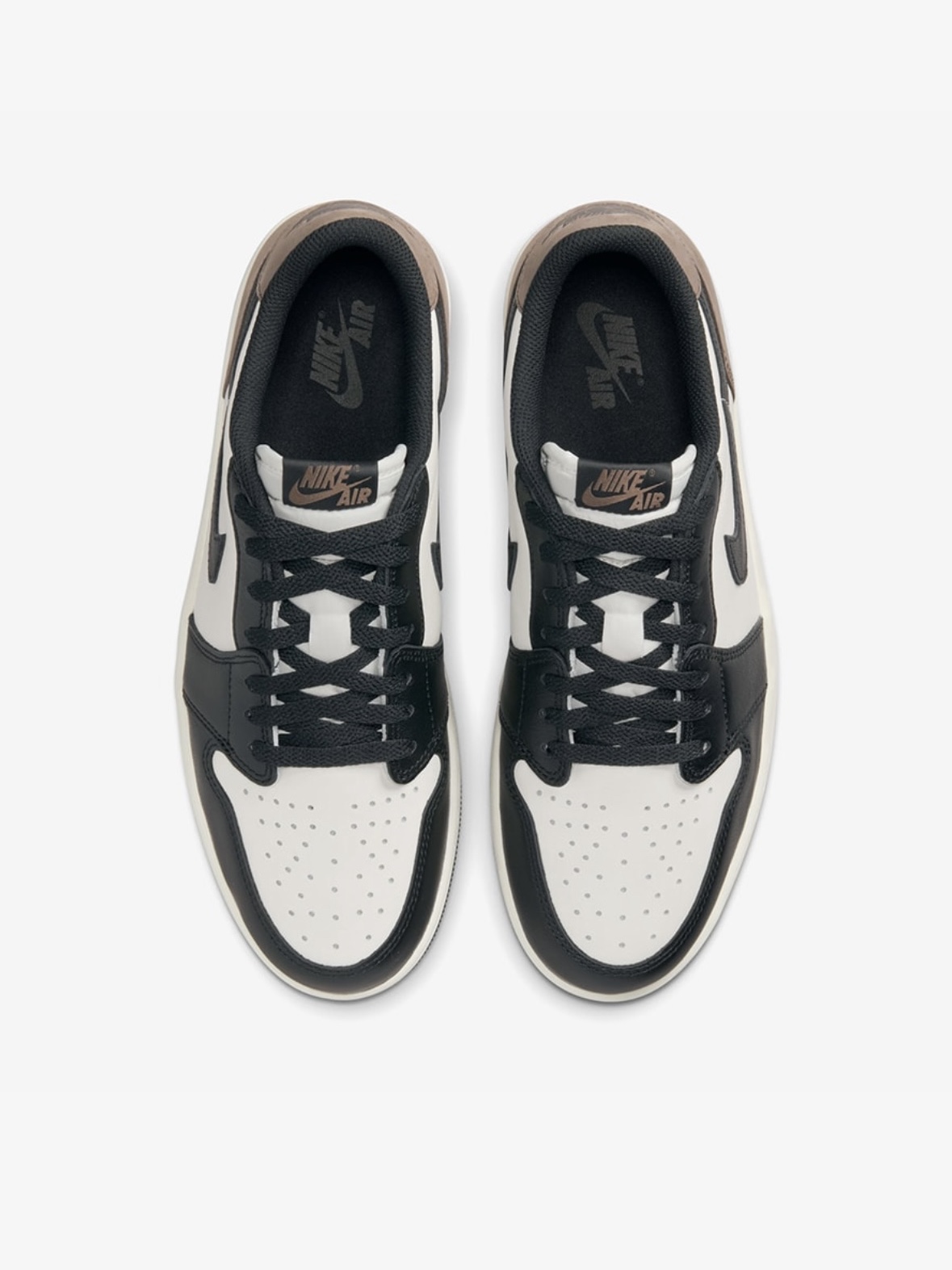 Adidas x Sporty & Rich Adistar Cushion Cloud White Night Indigo, Jordan 1 Retro Low OG Mocha 착용 스타일 - 6