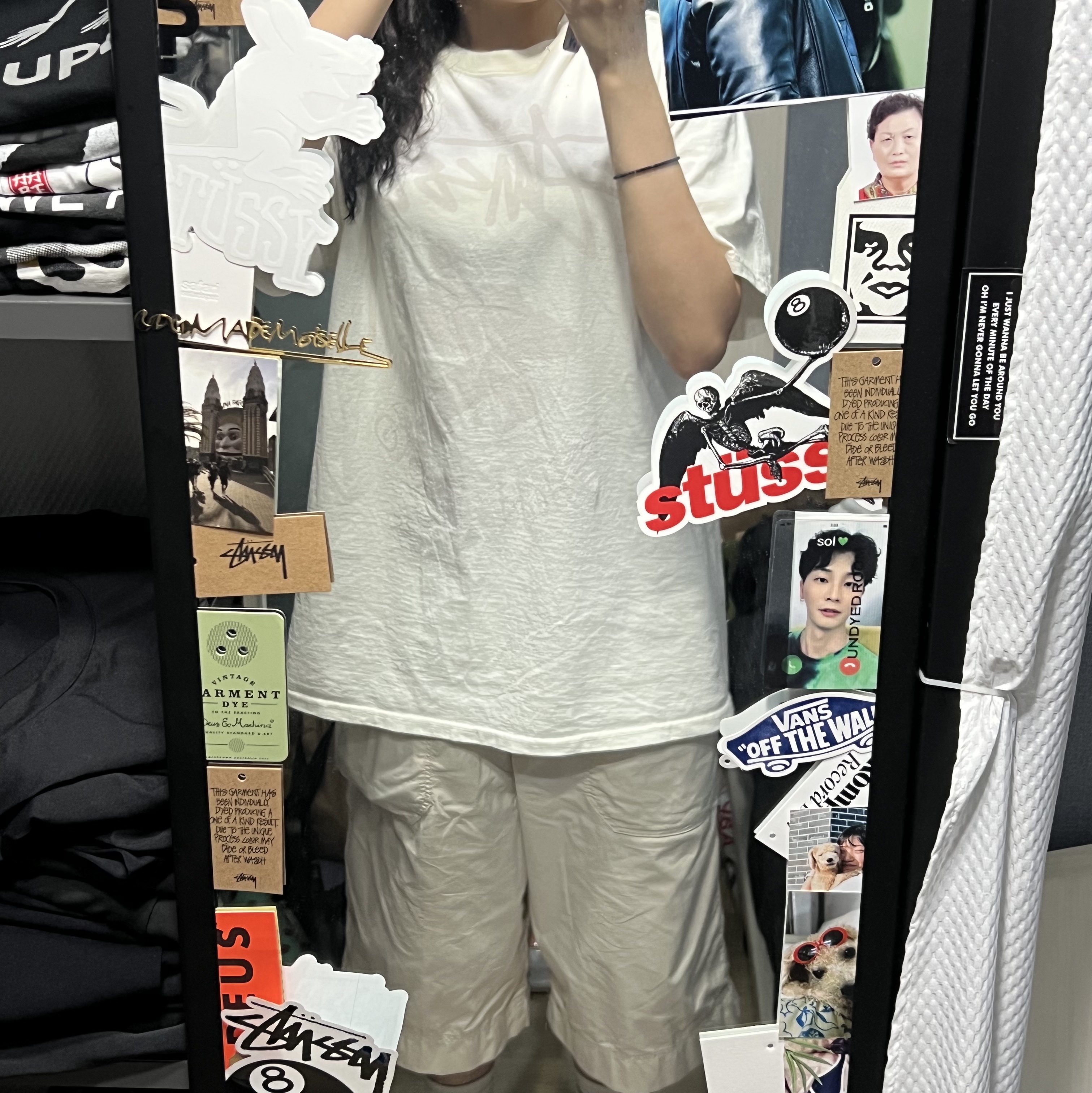 Stussy Beach Roots Pigment Dyed T-Shirt Natural, Keen Jasper Suede Sneakers Silver Mink 착용 스타일 - 1