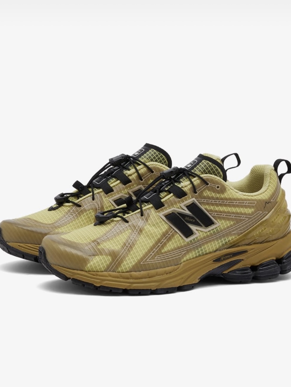 New Balance x Cayl 1906R Yellow, Dr. Martens x Pleasures Jorge Leather Mules Black 착용 스타일 - 3