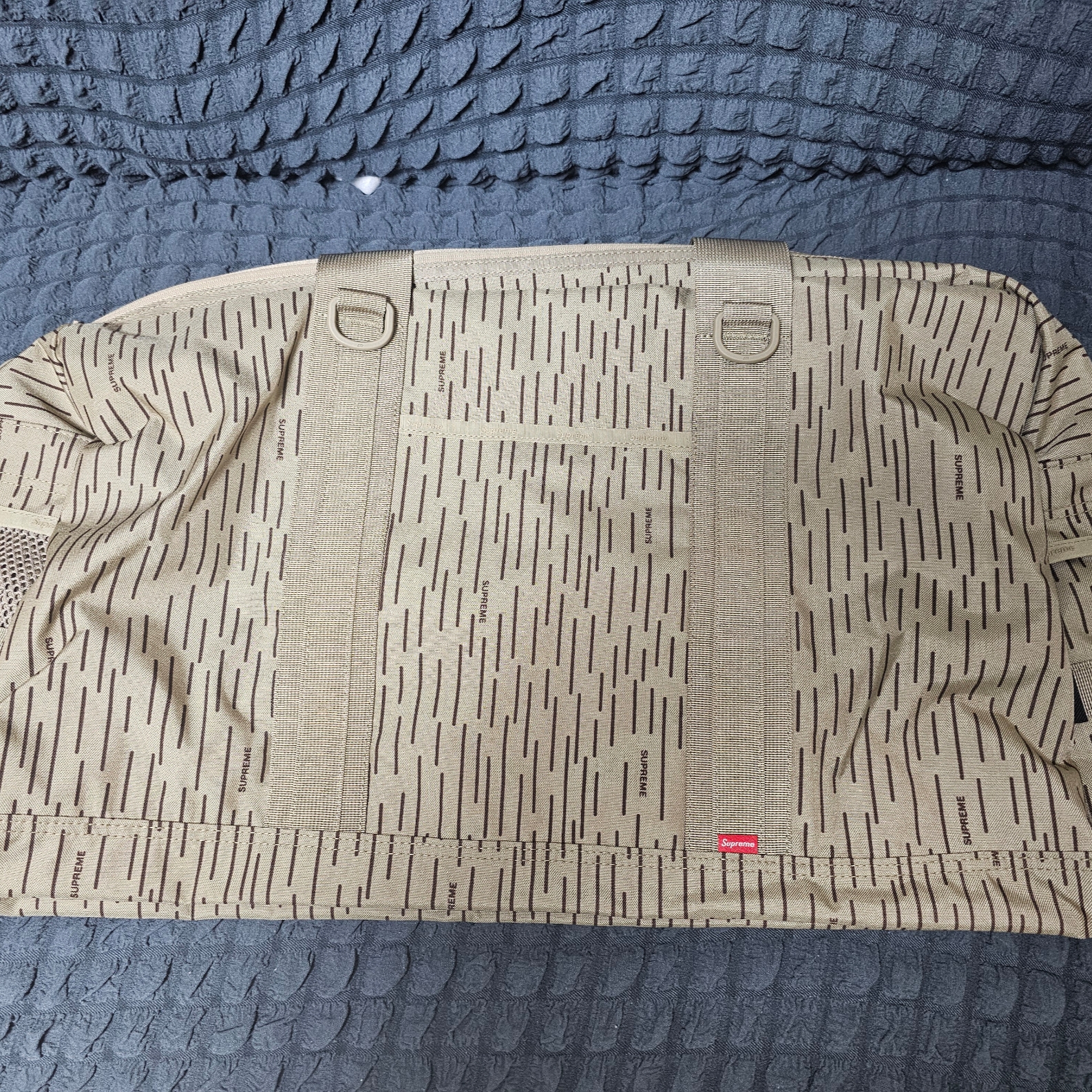 Supreme Duffle Bag Tan Raindrop - 24FW 착용 스타일 - 2