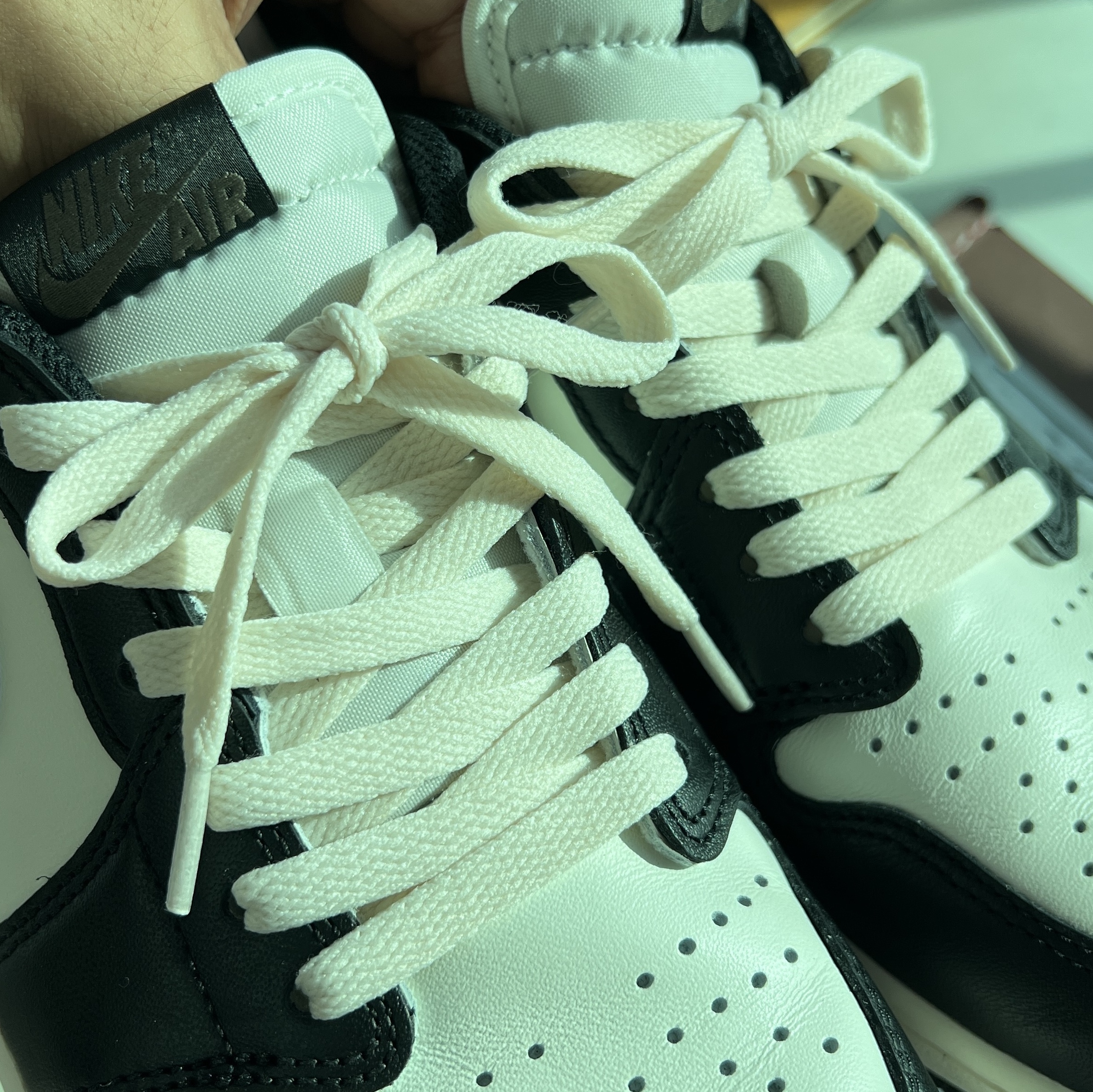 Jordan 1 Retro Low OG Mocha 착용 스타일 - 2