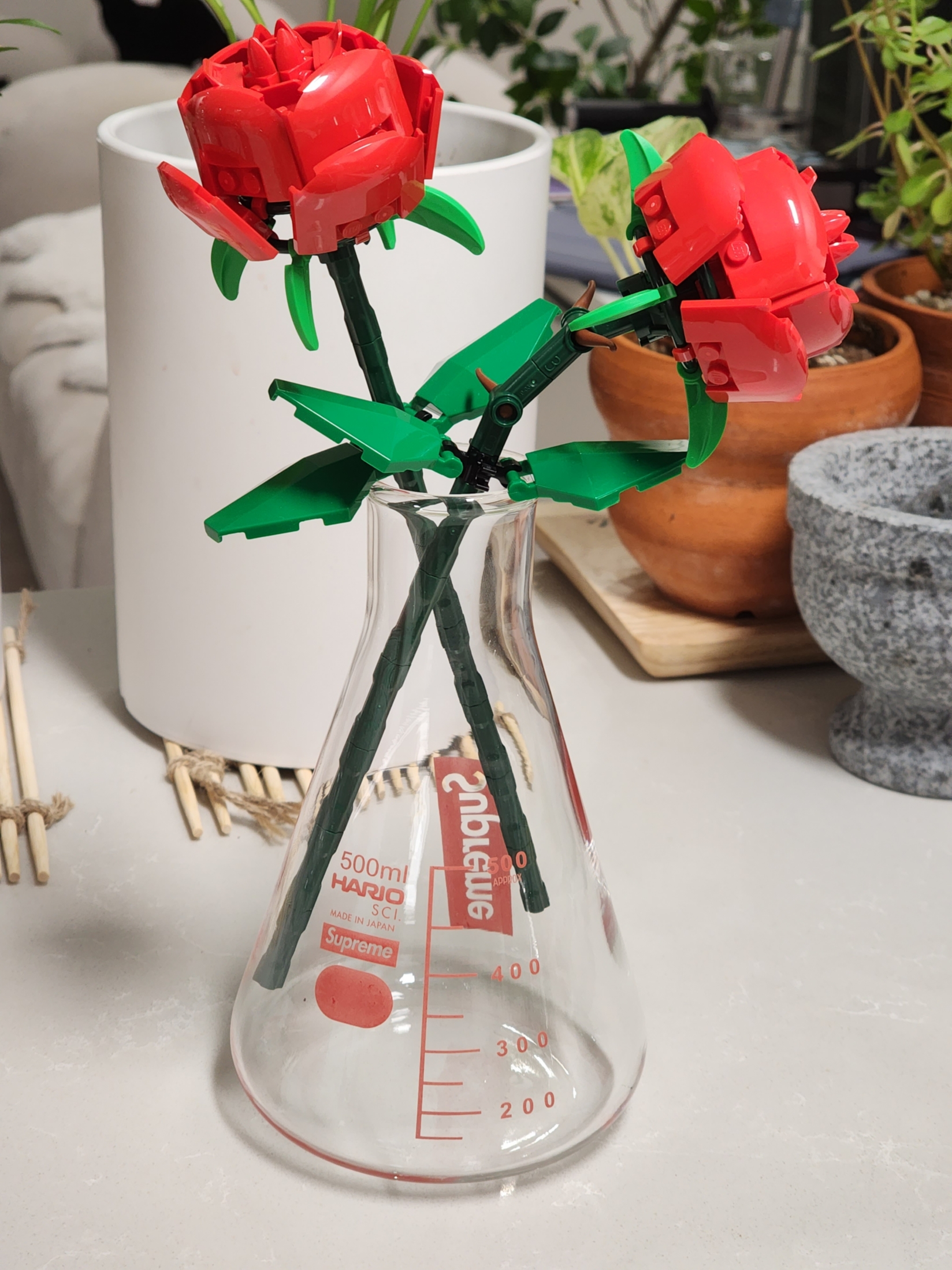 Supreme x Hario Erlenmeyer Flask Clear - 24FW 착용 스타일 - 3