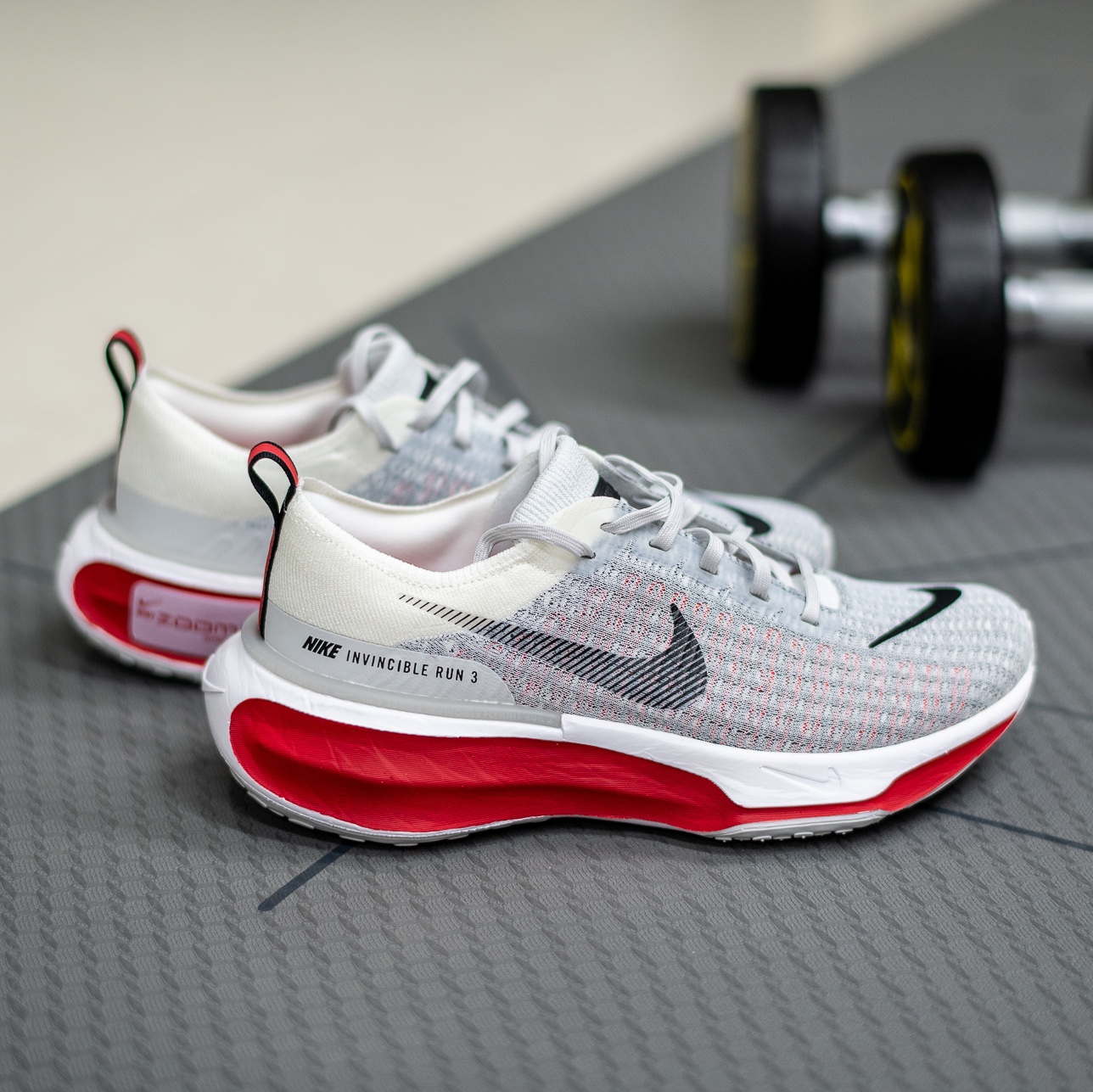 Nike Invincible 3 White Fire Red 착용 스타일