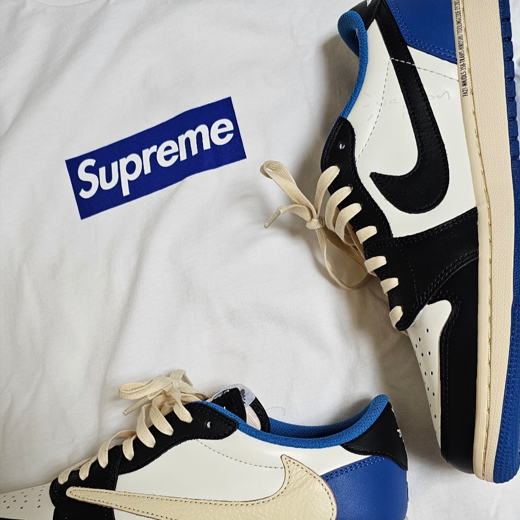 Supreme Seoul Box Logo T-Shirt White - 23FW, Jordan 1 x Travis Scott x Fragment Retro Low OG SP Military Blue 착용 스타일