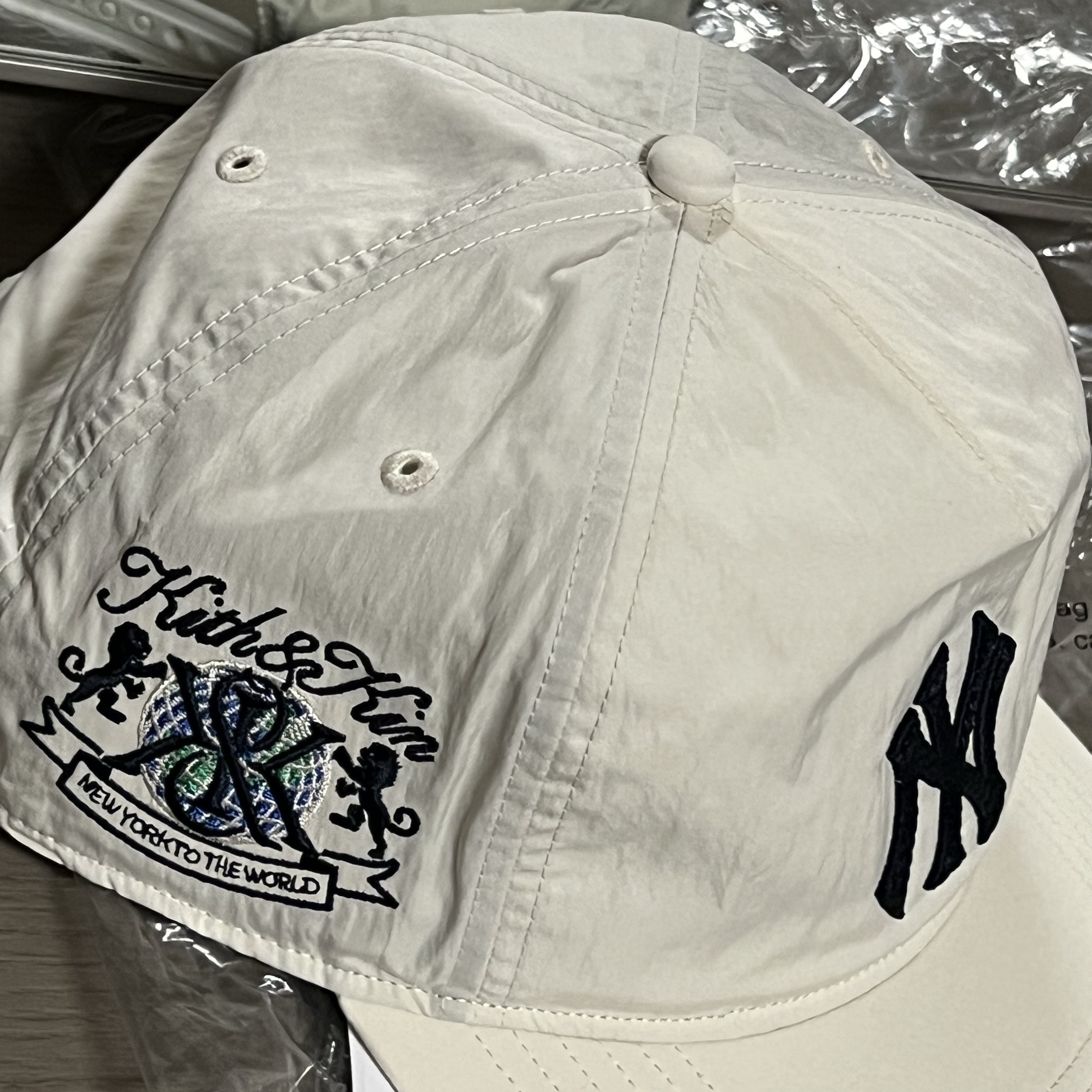 Kith & ‘47 for the New York Yankees Hitch Snapback Sandrift 착용 스타일 - 2