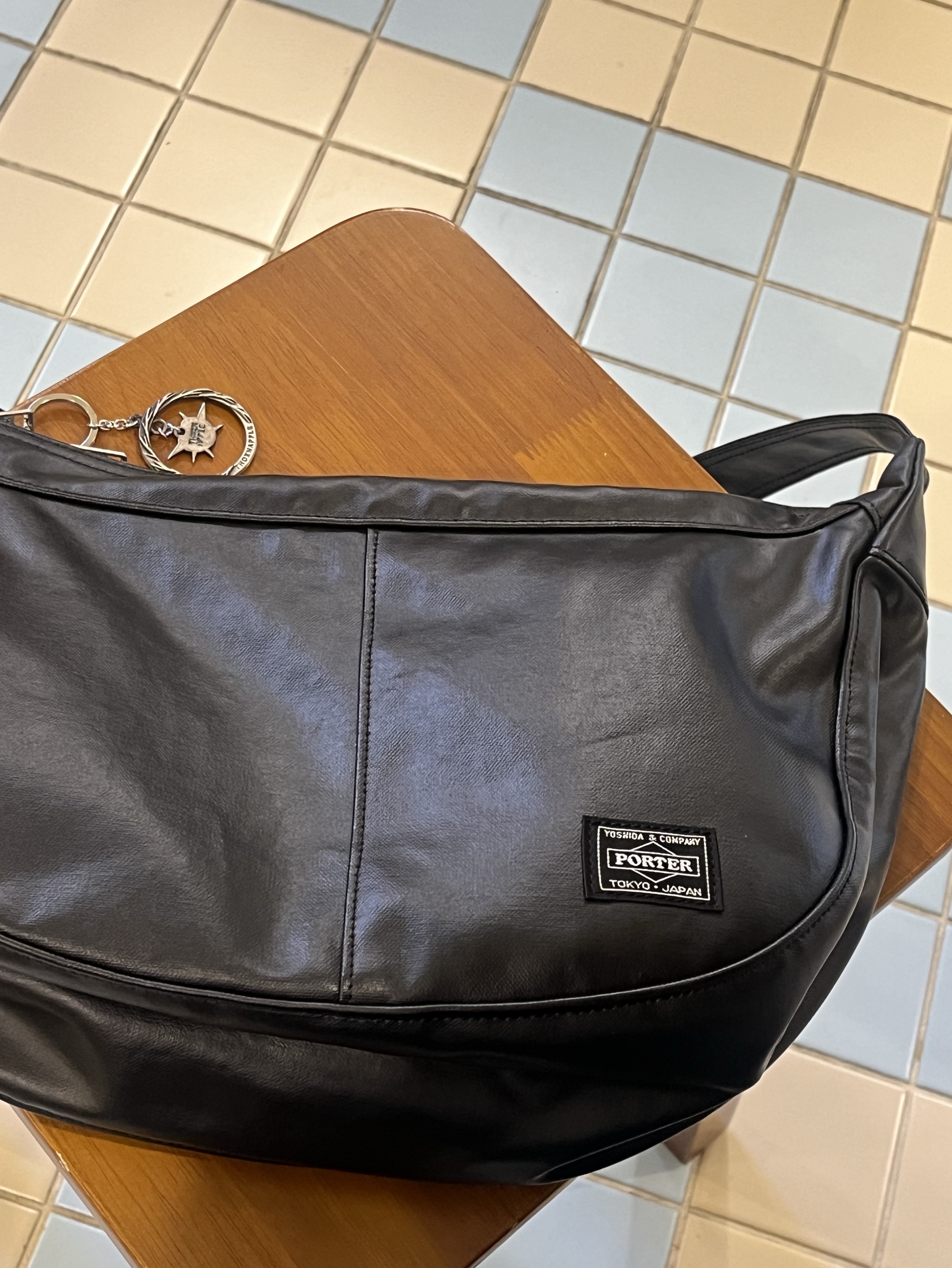 Porter Free Style Shoulder Bag Black 착용 스타일