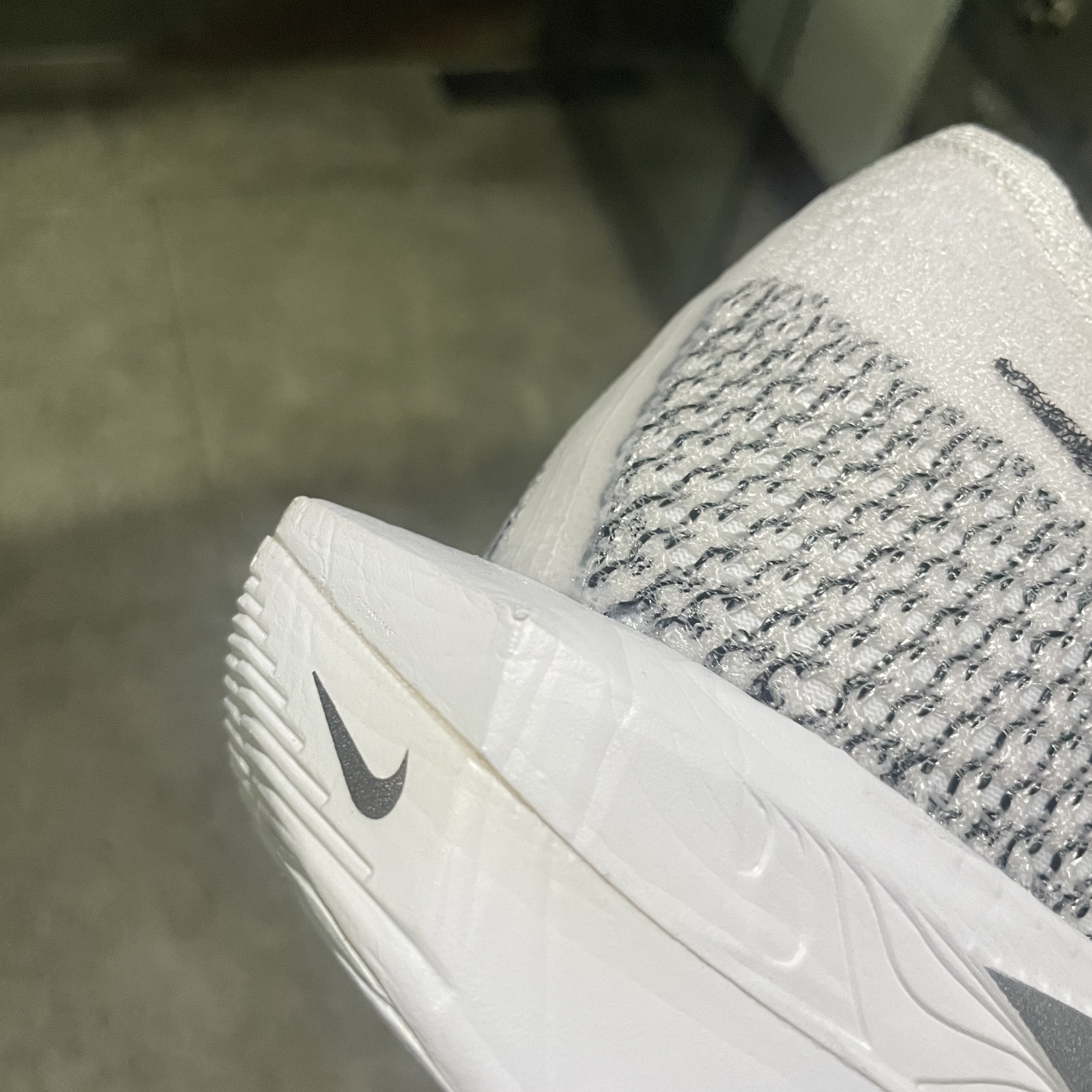 Nike ZoomX Vaporfly Next% 3 White Grey 착용 스타일 - 2