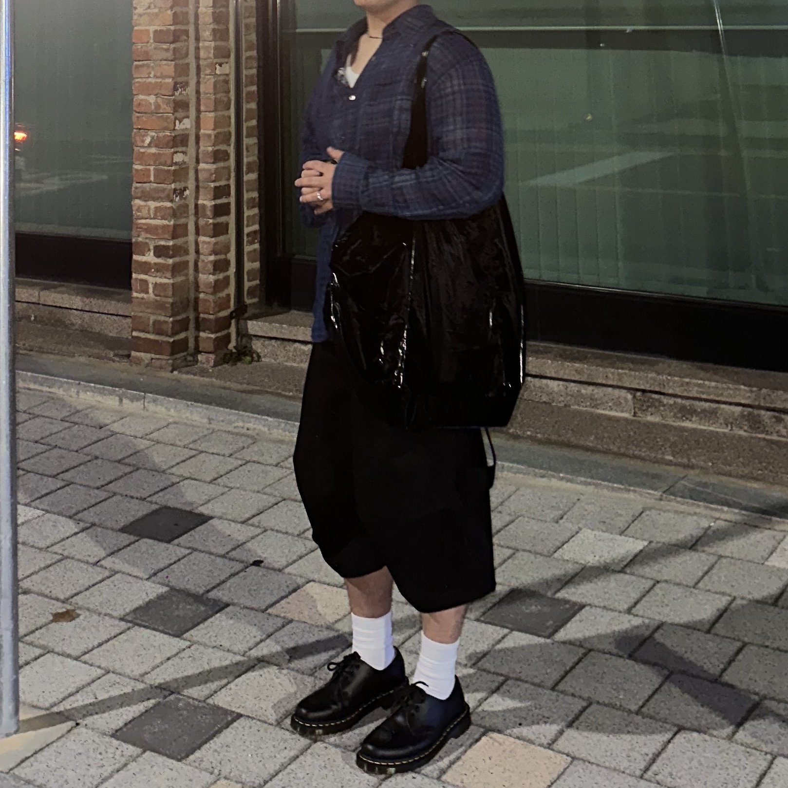 Dr. Martens 1461 Smooth Black, Nonnod Alpine Carpenter Shorts Matt Black 착용 스타일