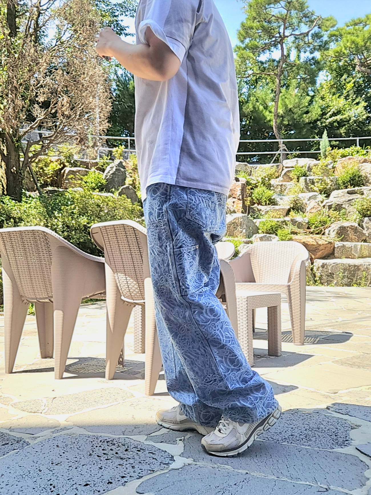 Supreme x MM6 Maison Margiela Box Logo T-Shirt White - 24SS, Supreme Script Jacquard Double Knee Denim Painter Pants Washed Blue - 22FW 착용 스타일