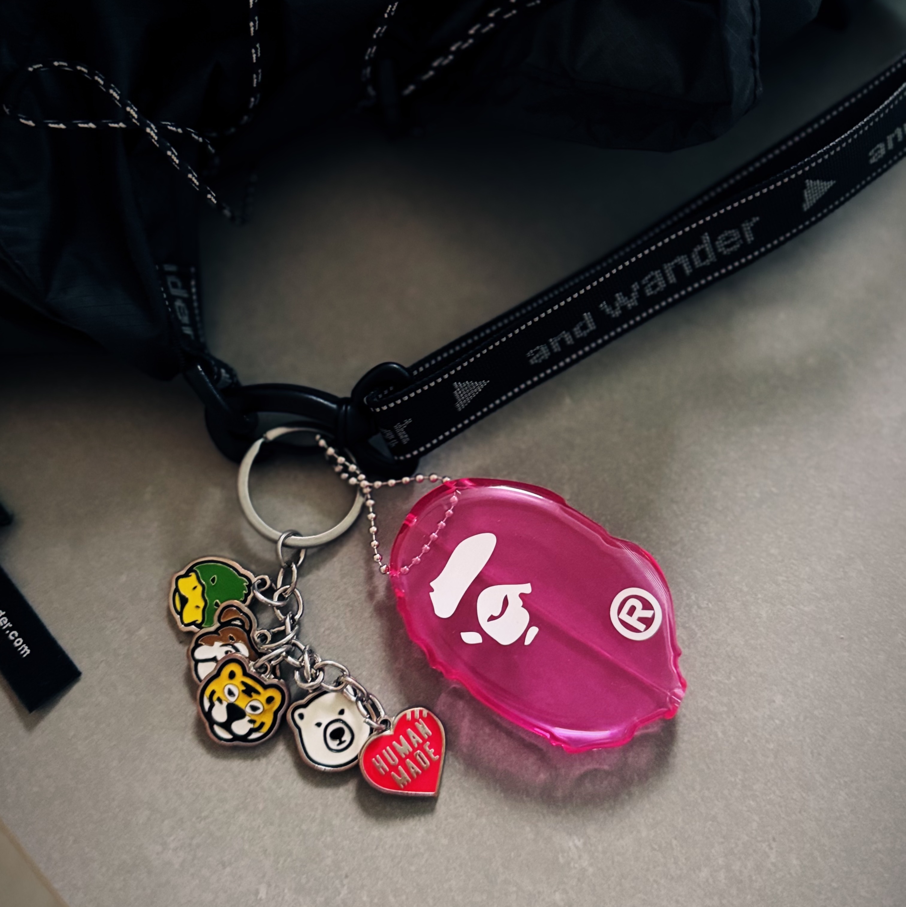 BAPE Ape Head Coin Case M Pink, Human Made Animal Keyring Silver 착용 스타일