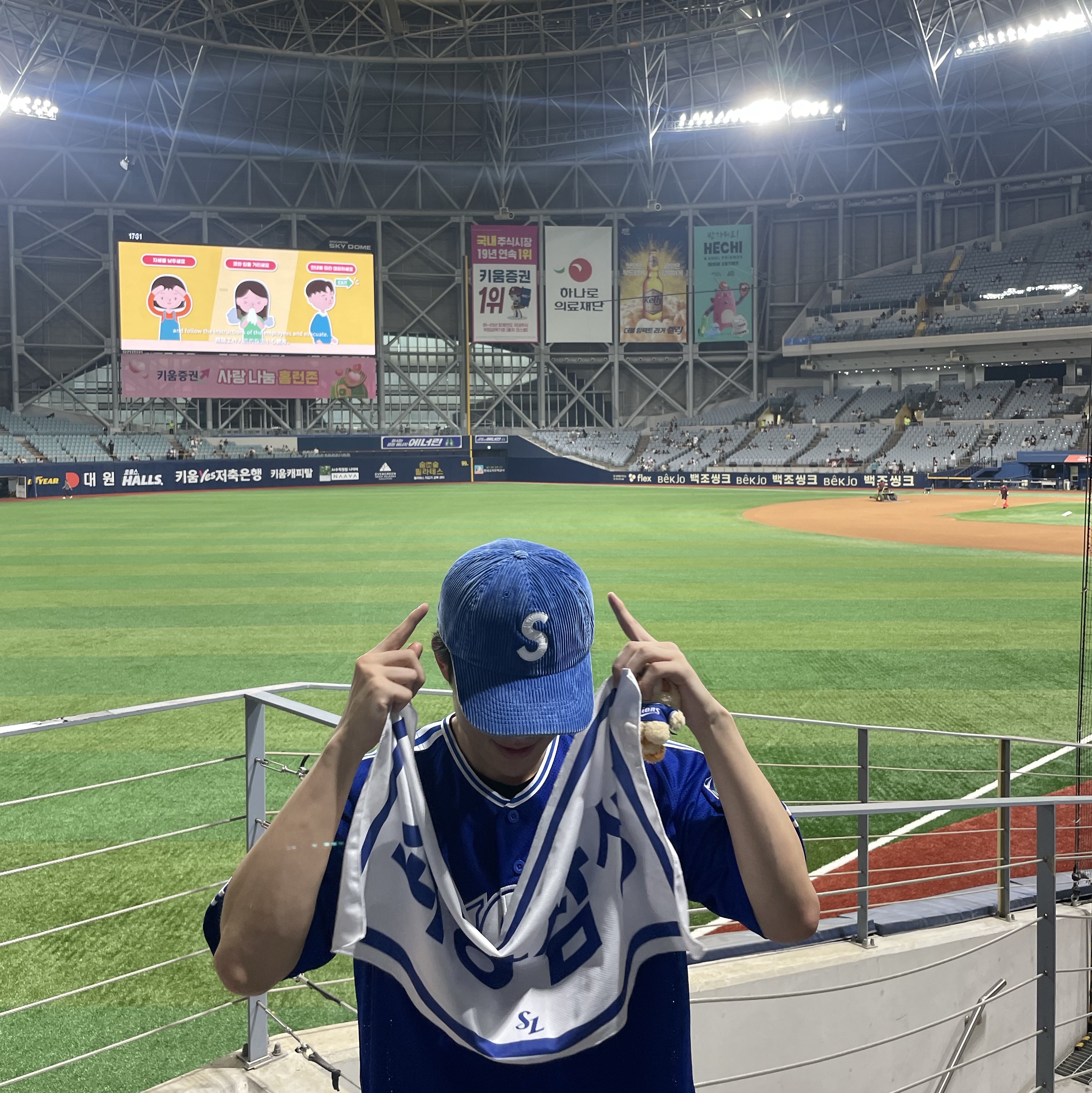 Supreme Corduroy S Logo 6-Panel Royal - 23FW, Samsung Lions 2024 Professional 02 Old Away Uniform Blue (Non Marking Ver.) 착용 스타일