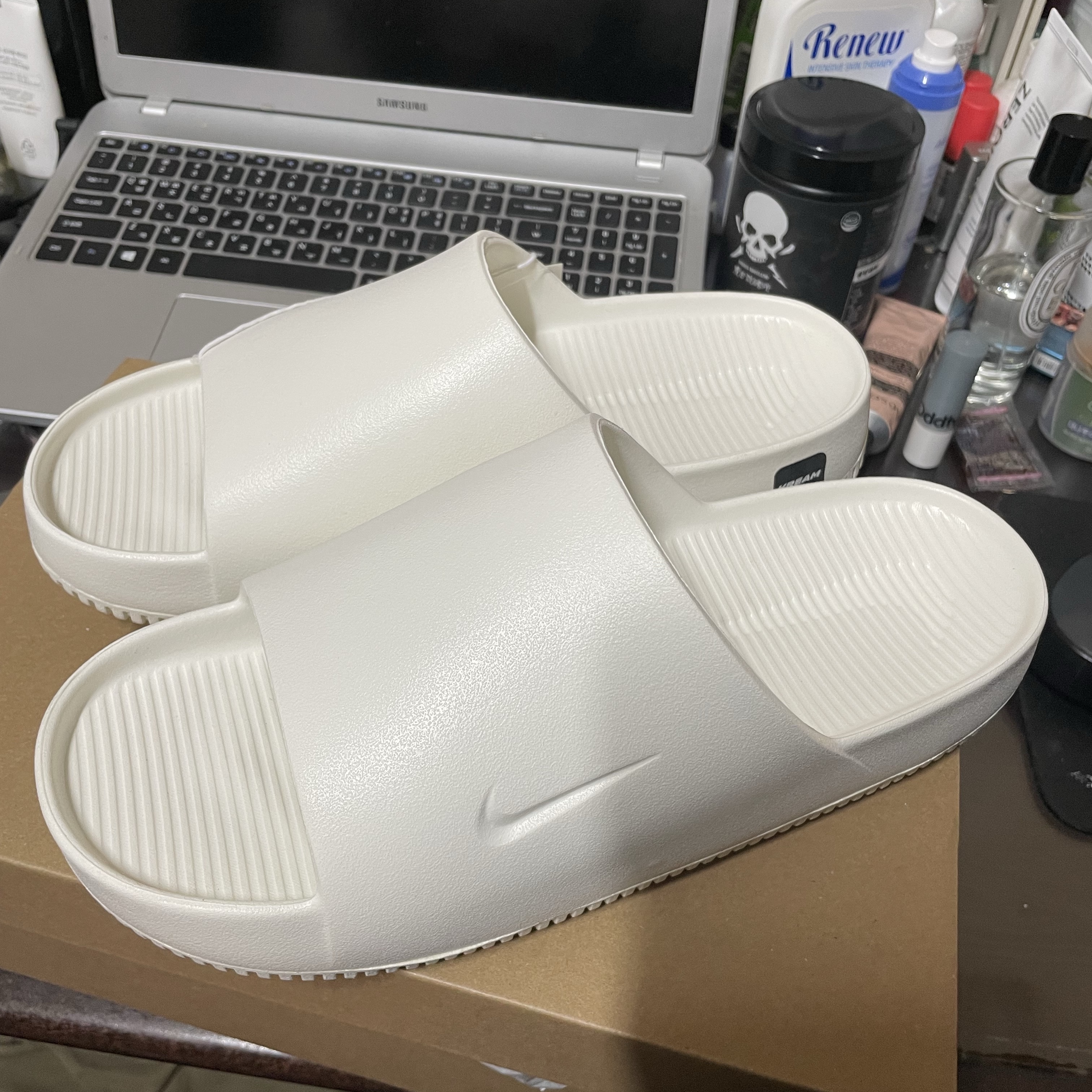 Nike Calm Slide Sail 착용 스타일 - 1