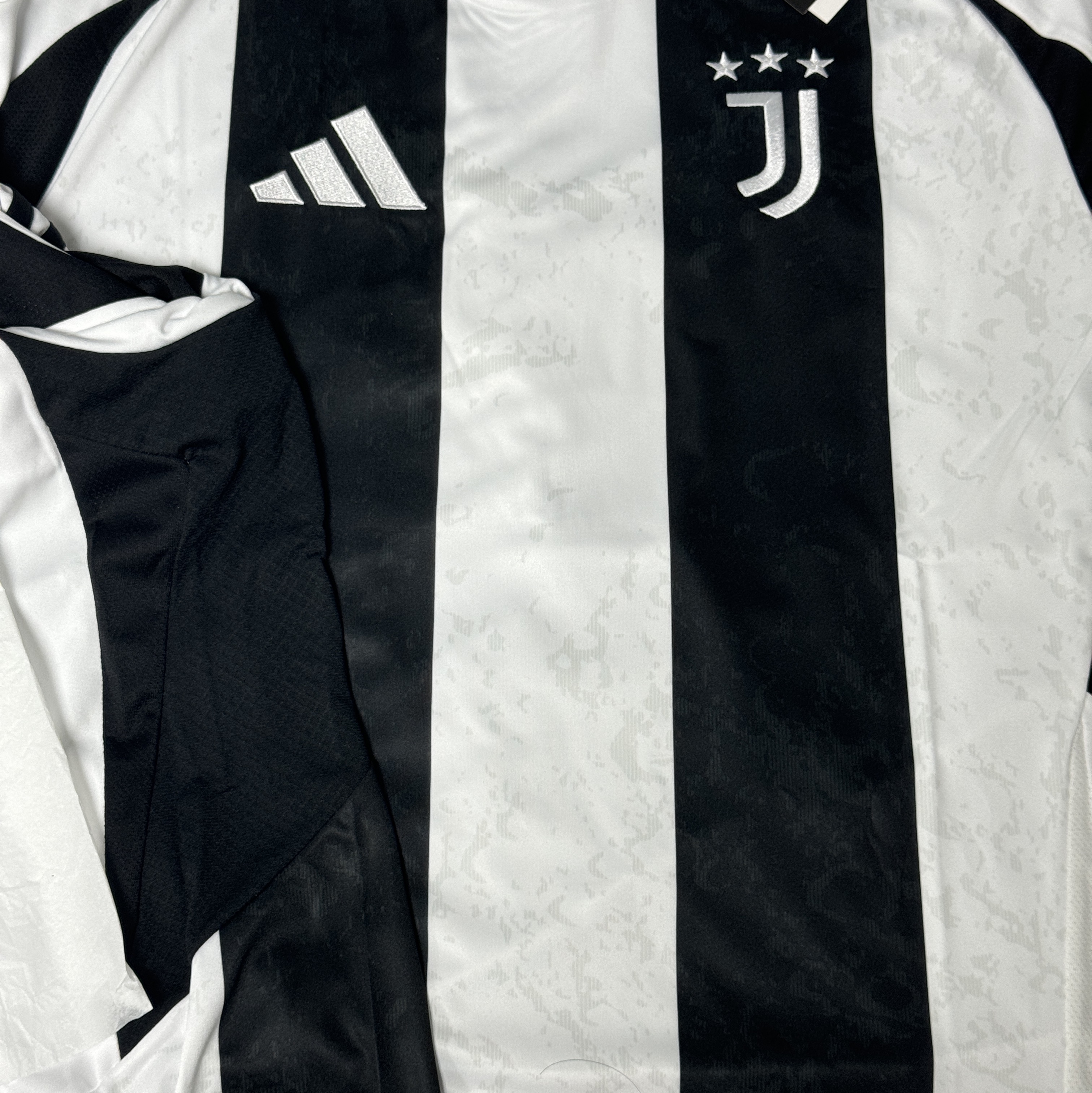 Adidas Juventus 2024/25 Home Jersey White Black - KR Sizing (Non Marking Ver.) 착용 스타일