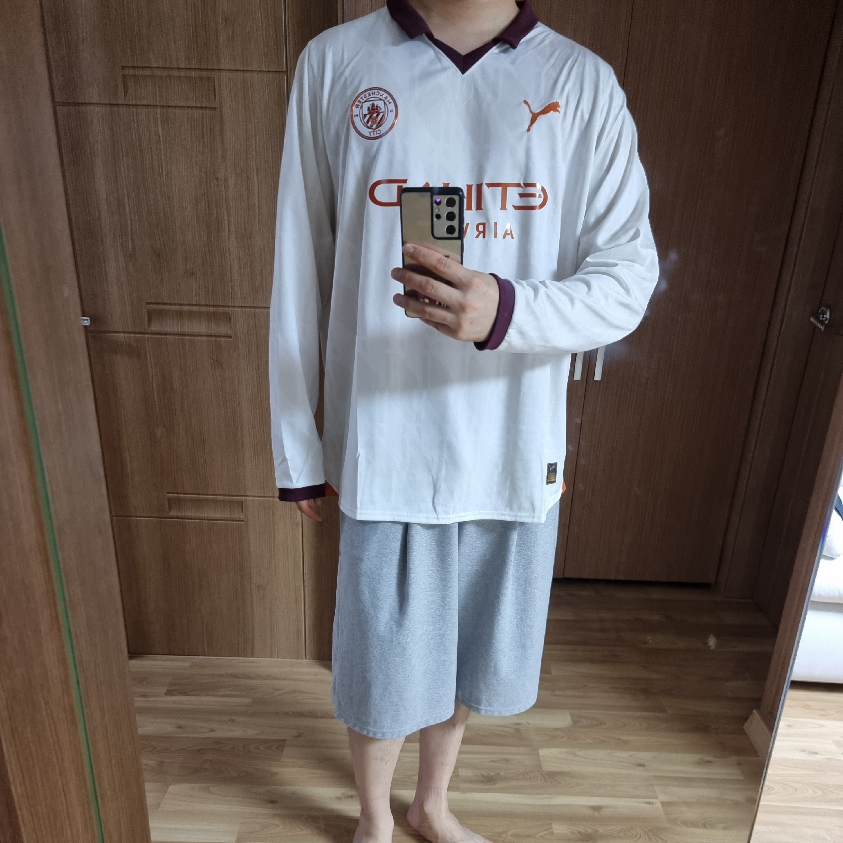 Puma Manchester City 2023/24 Away Long Sleeve Jersey White Aubergine (Non Marking Ver.) 착용 스타일 - 1