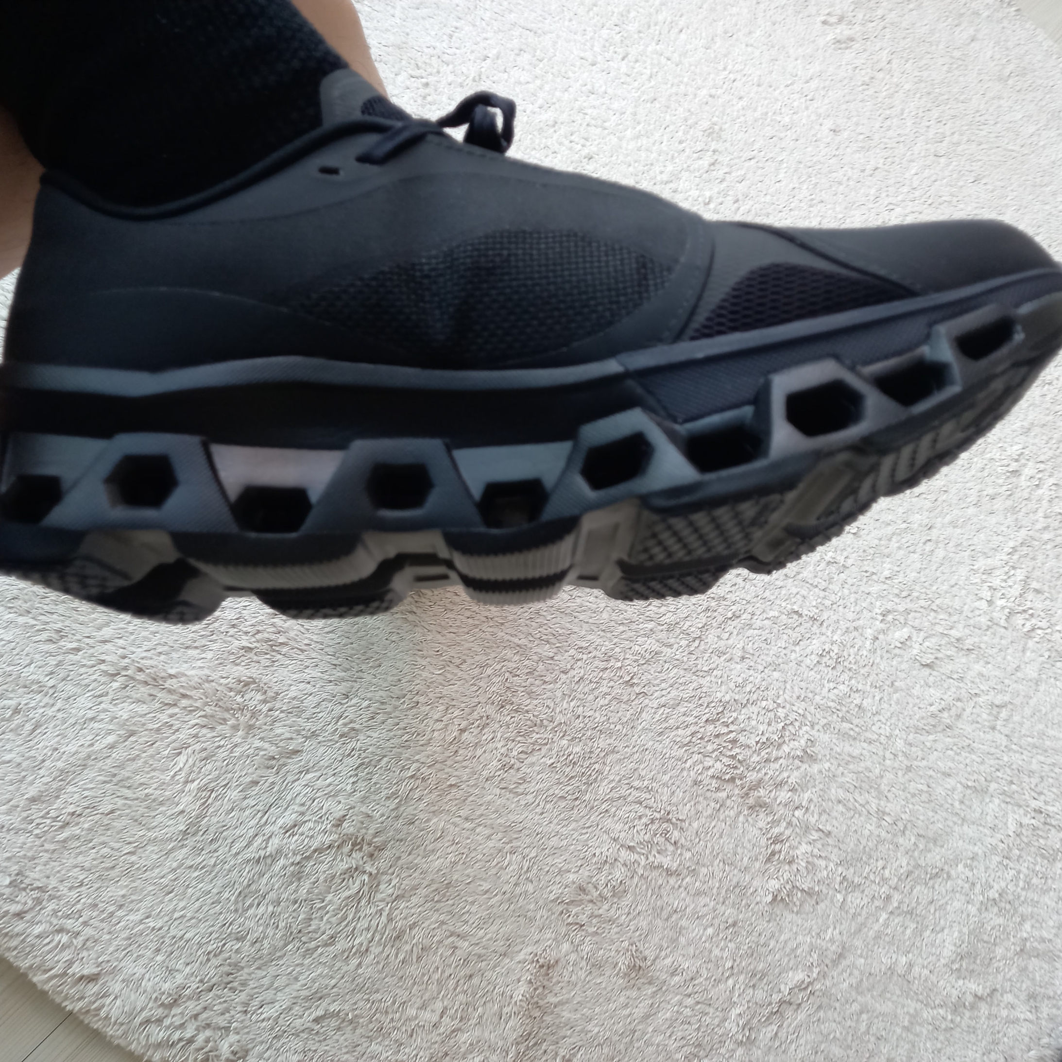 On Running x Post Archive Faction (Paf) Cloudmonster 2 Black Magnet 착용 스타일 - 5