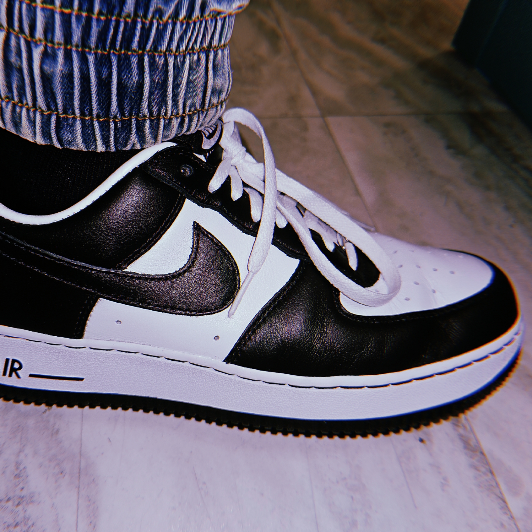 Nike x Terror Squad Air Force 1 Low QS Blackout 착용 스타일 - 2